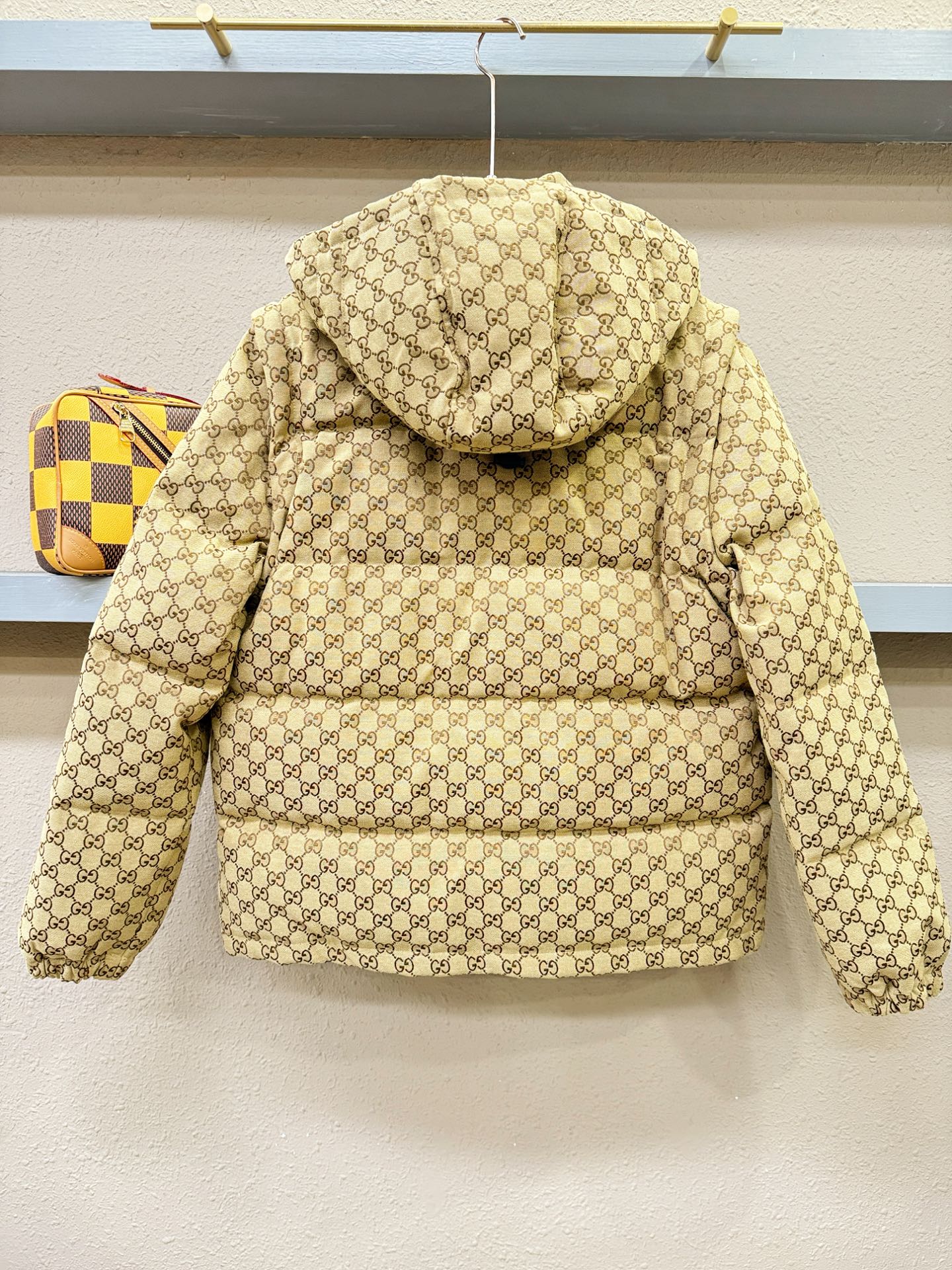 Gucci古奇2025新款羽绒服，袖子可拆卸，一衣两穿！可当外套也可当马甲穿。秀场新品，品相非常完美，专