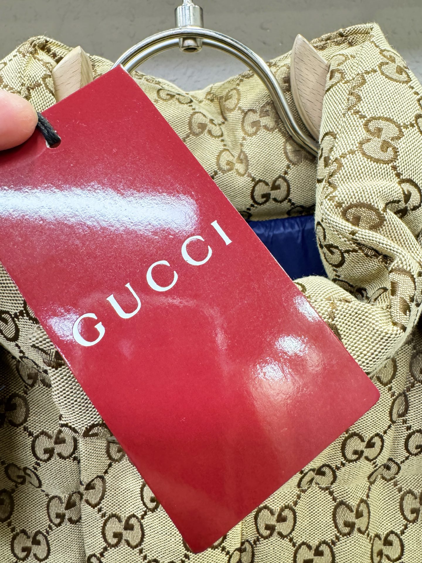 Gucci古奇2025新款羽绒服，袖子可拆卸，一衣两穿！可当外套也可当马甲穿。秀场新品，品相非常完美，专