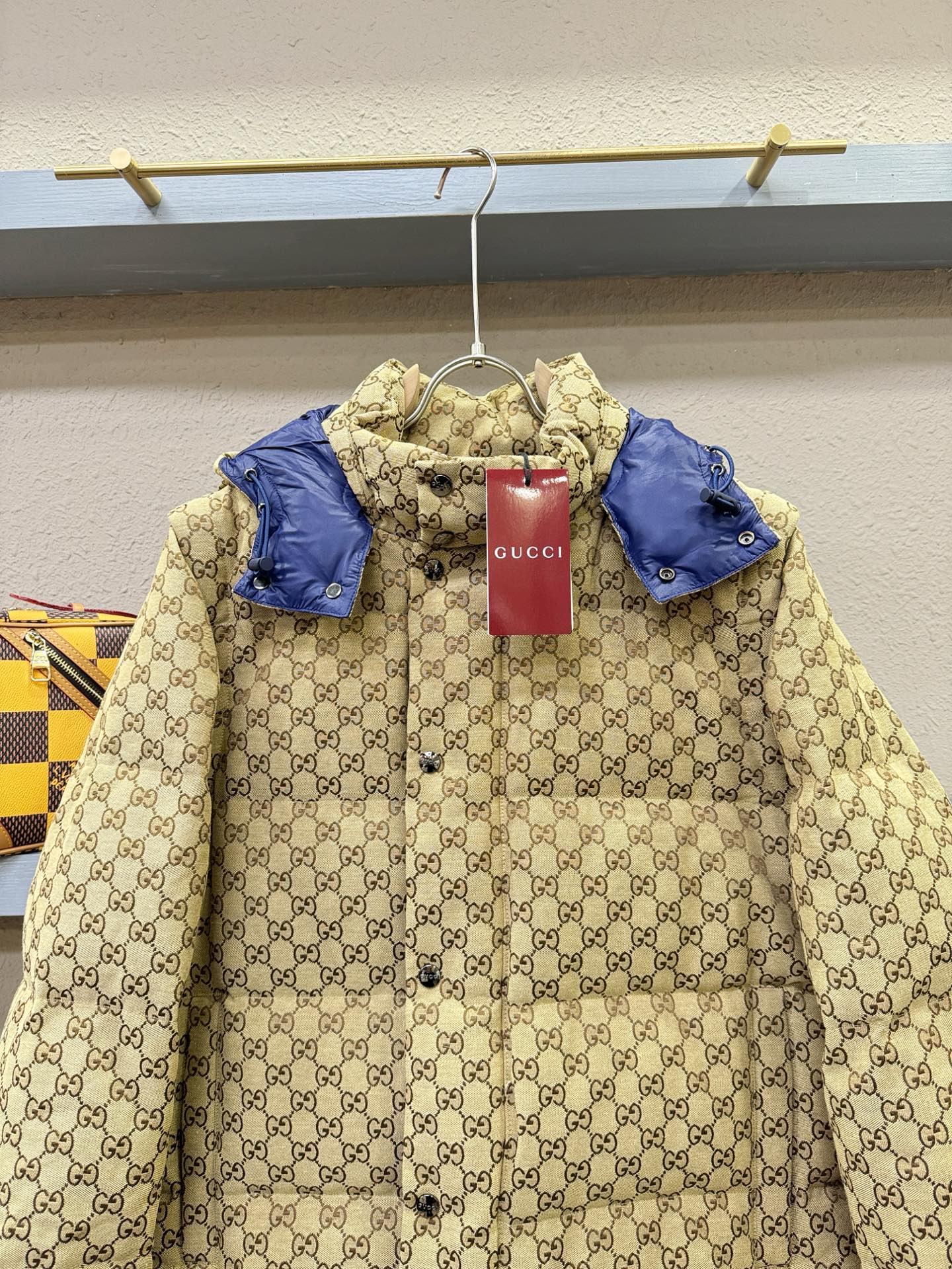 Gucci古奇2025新款羽绒服，袖子可拆卸，一衣两穿！可当外套也可当马甲穿。秀场新品，品相非常完美，专