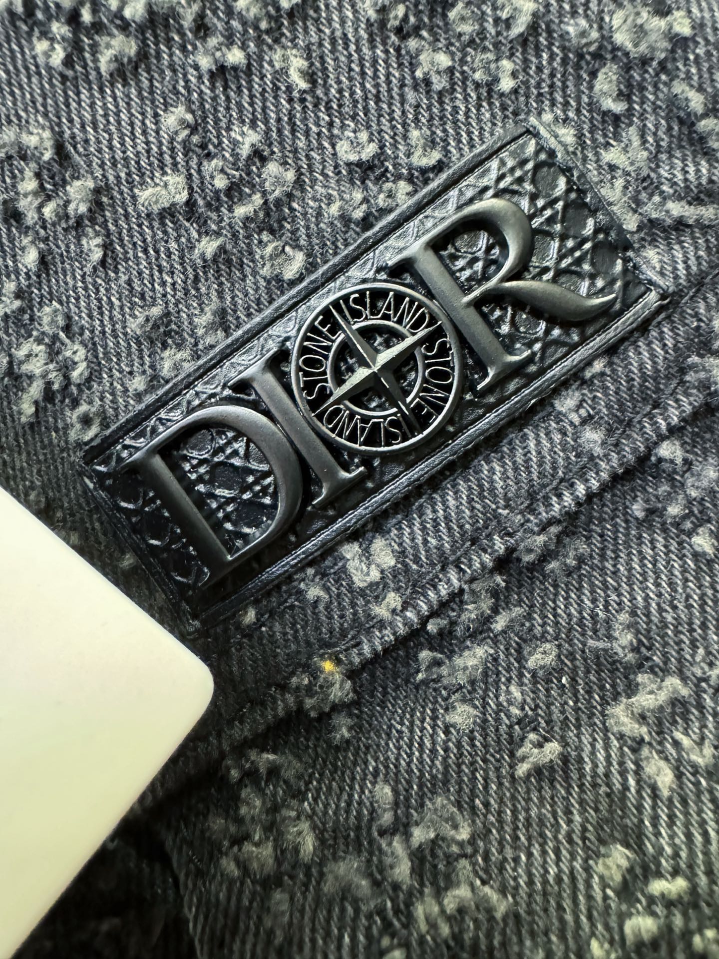 Dior迪奥 2025新品男女同款牛仔外套，时装圈人气极为火热的单品，是时尚大咖们最炙手可热扭造型的必入