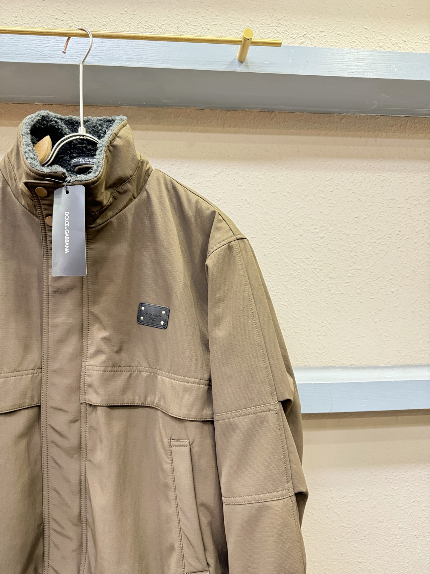 DG杜嘉班纳2025新款外套，秀场新品，加绒加厚，品相非常完美，专柜高科技防水面料，内里舒适保暖，色泽饱