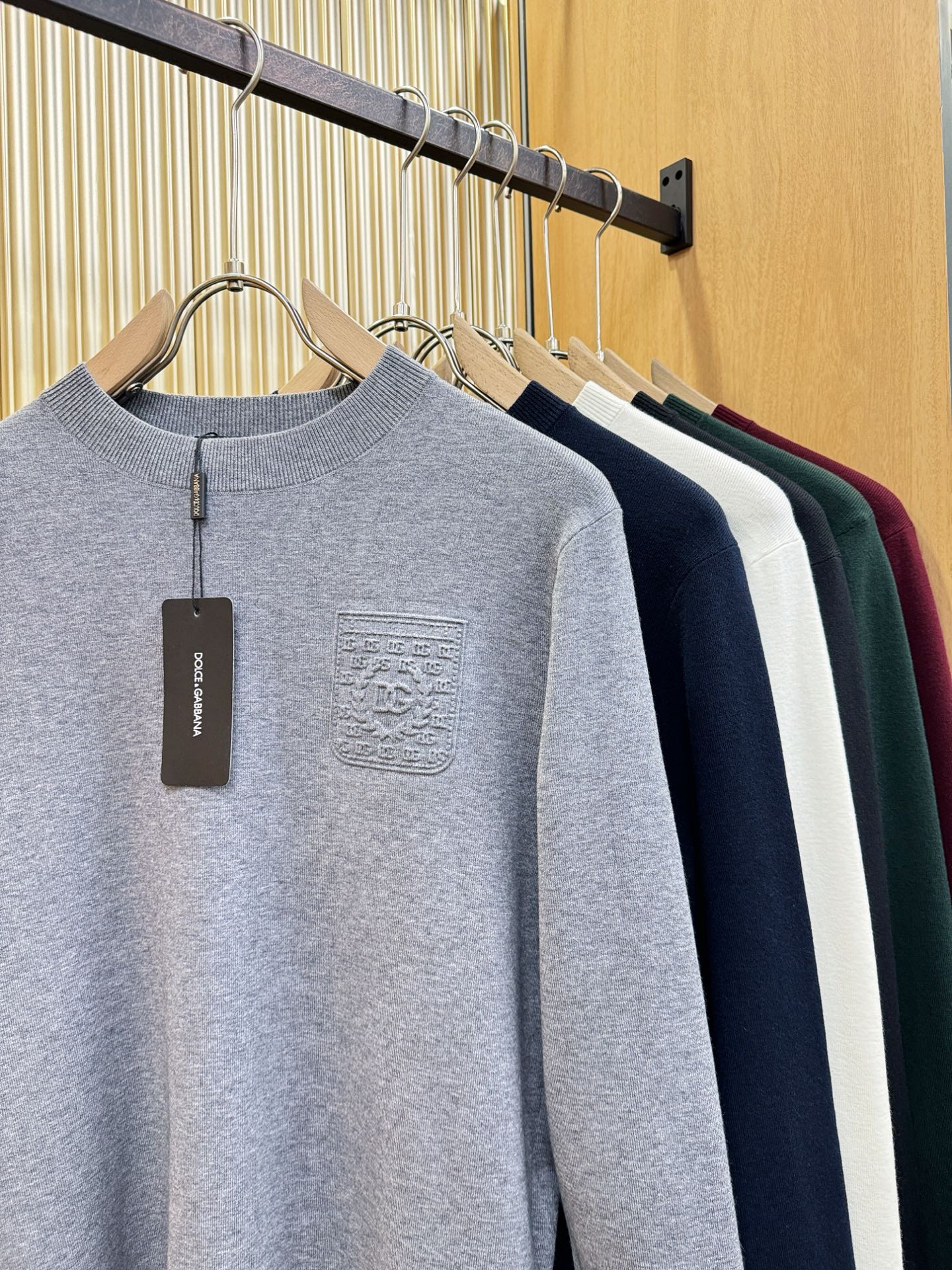 DG 2025新款毛衣，胸前logo设计！贸易公司渠道稀出，同步官网发售！秋冬系列经典设计！此款毛衣甄选