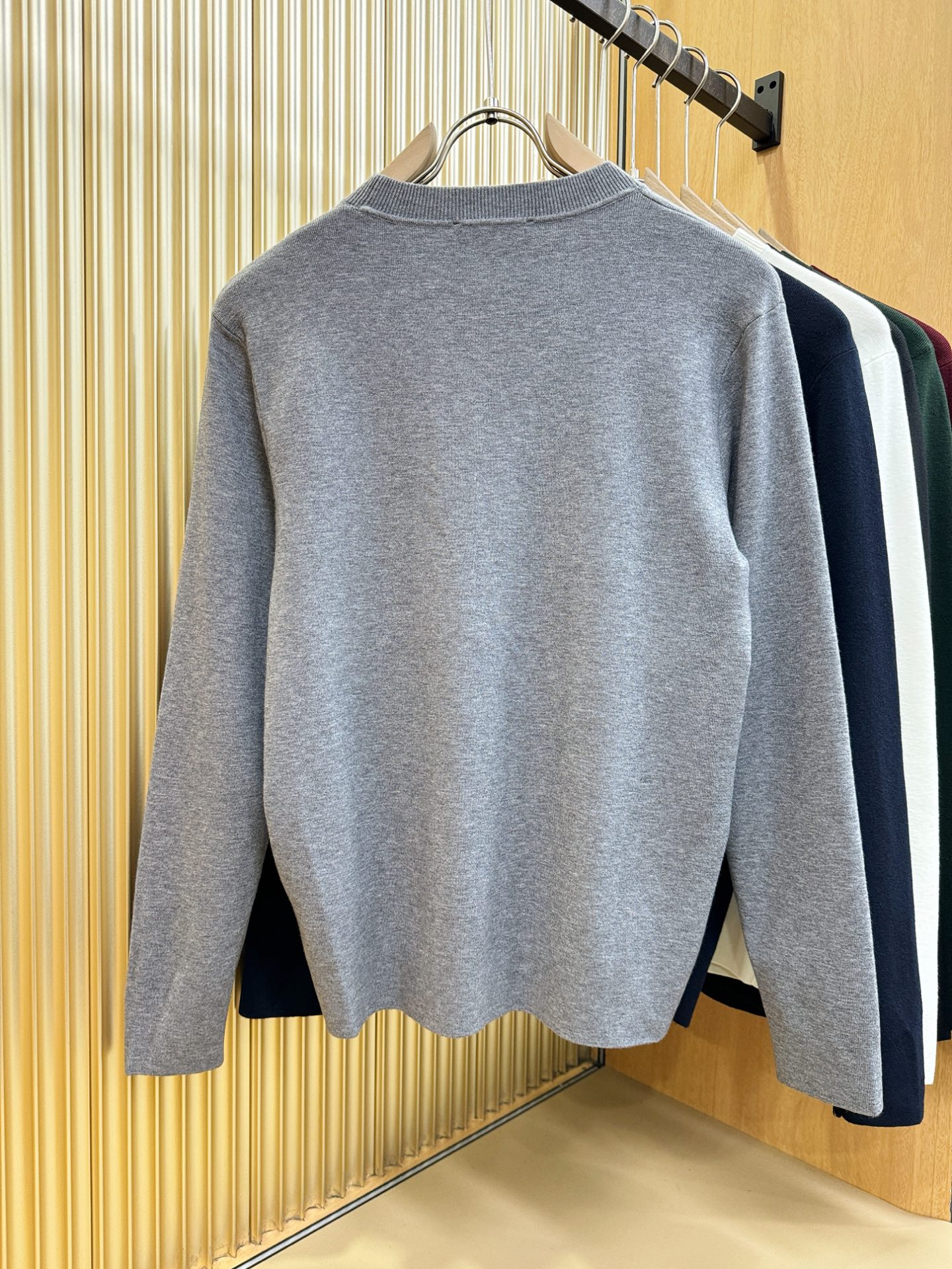 DG 2025新款毛衣，胸前logo设计！贸易公司渠道稀出，同步官网发售！秋冬系列经典设计！此款毛衣甄选