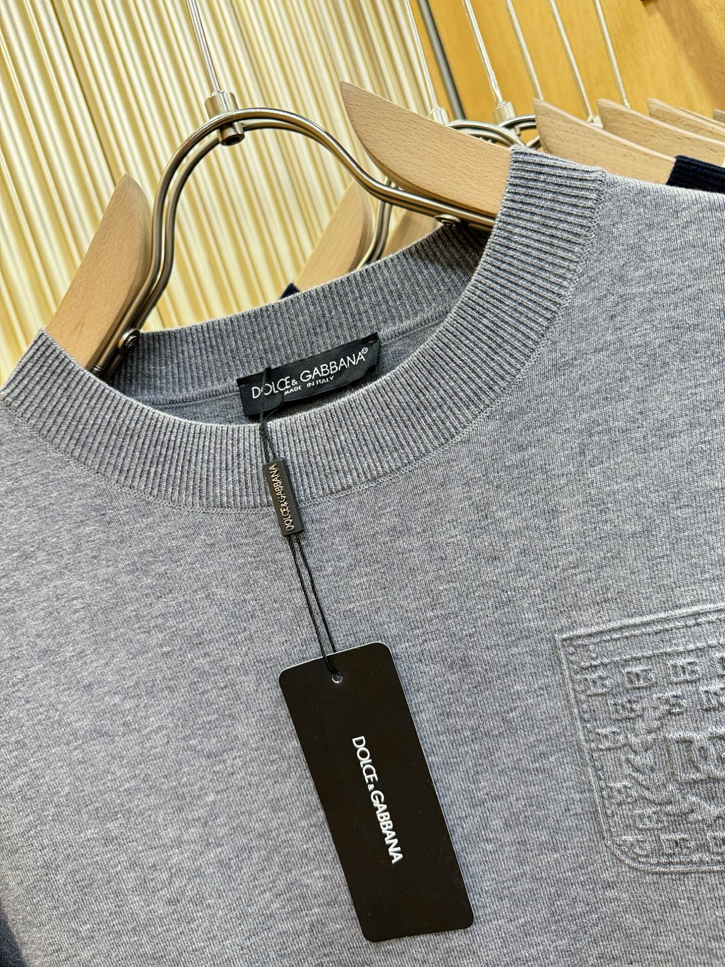 DG 2025新款毛衣，胸前logo设计！贸易公司渠道稀出，同步官网发售！秋冬系列经典设计！此款毛衣甄选