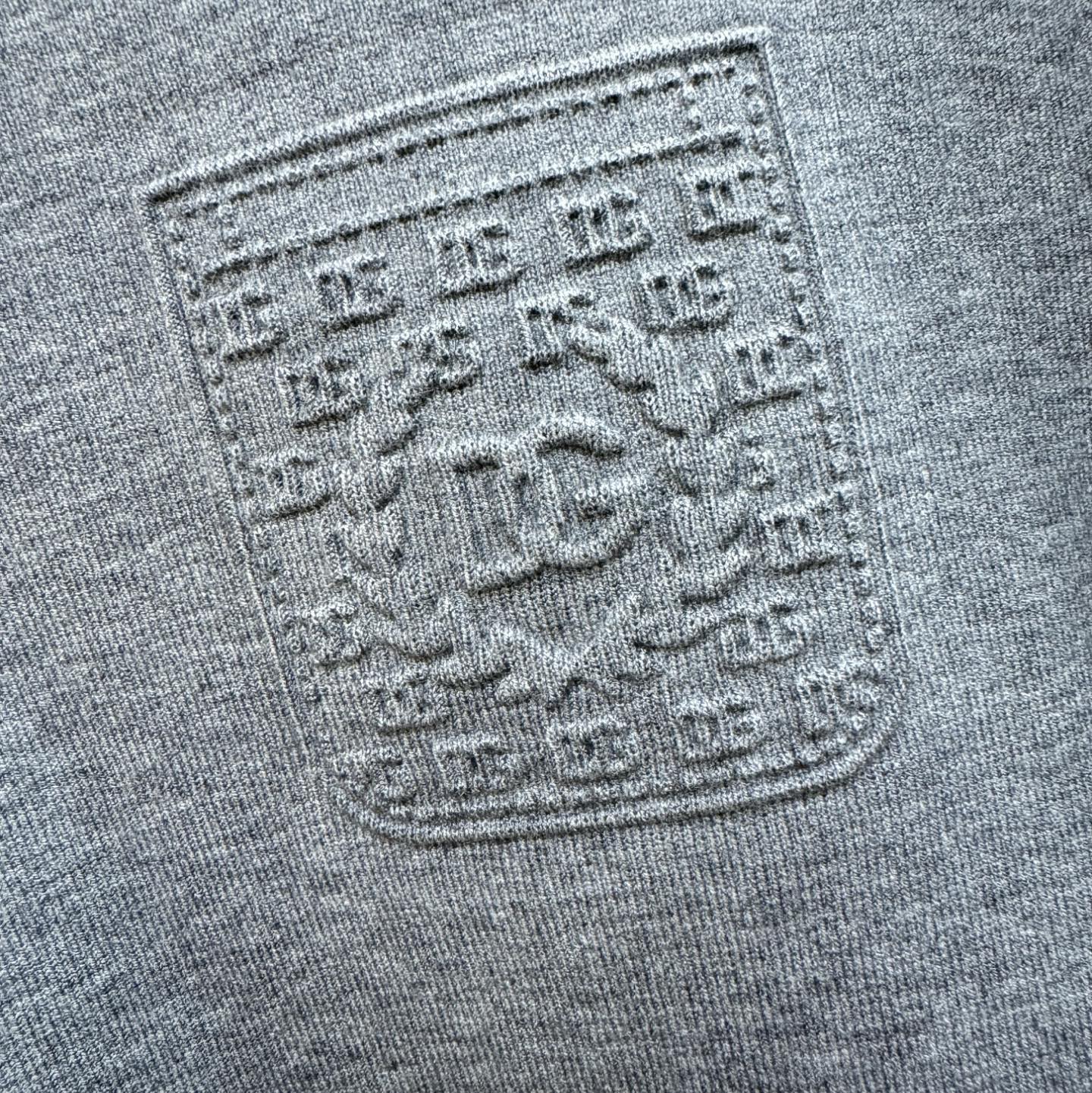 DG 2025新款毛衣，胸前logo设计！贸易公司渠道稀出，同步官网发售！秋冬系列经典设计！此款毛衣甄选