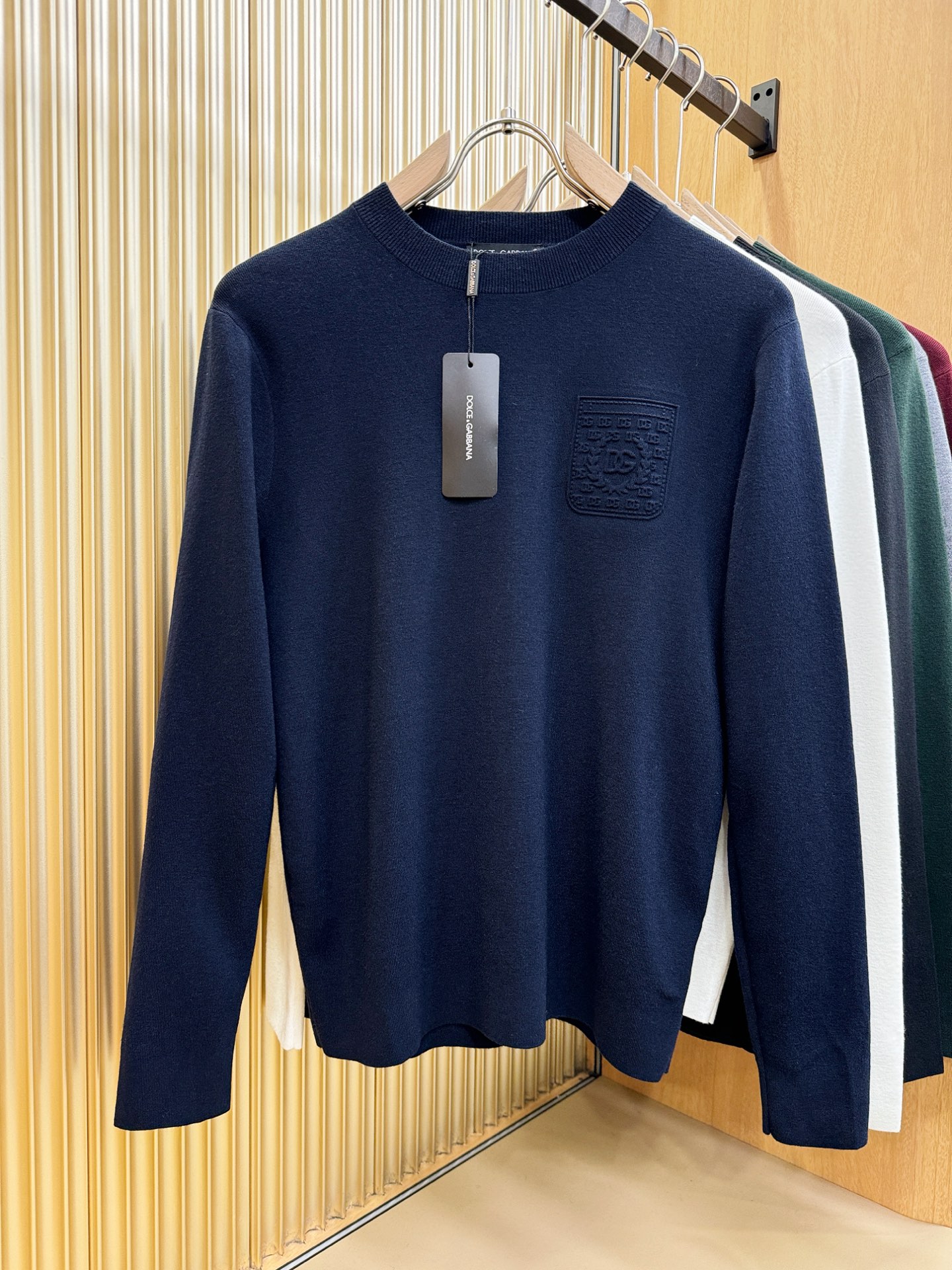 DG 2025新款毛衣，胸前logo设计！贸易公司渠道稀出，同步官网发售！秋冬系列经典设计！此款毛衣甄选