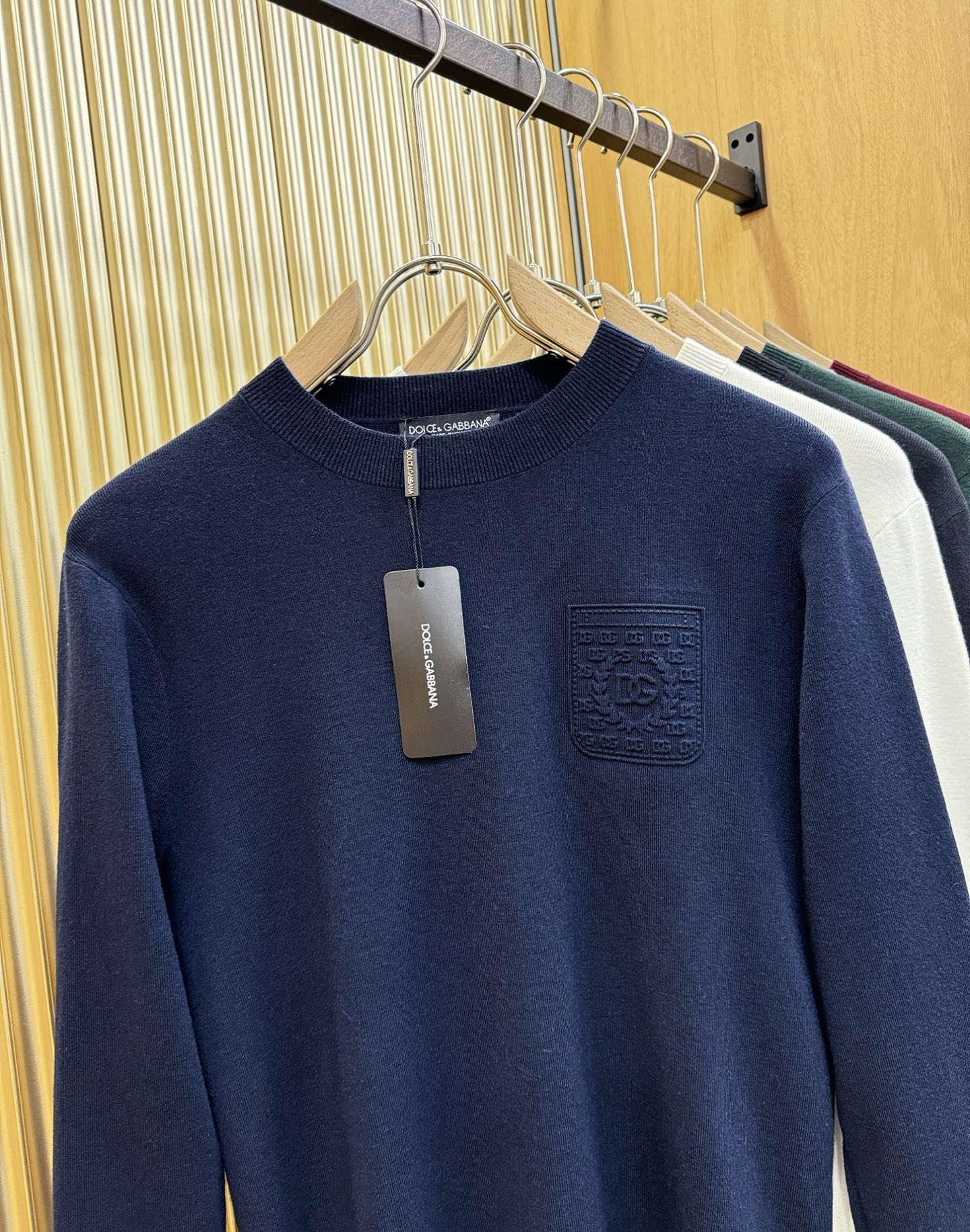 DG 2025新款毛衣，胸前logo设计！贸易公司渠道稀出，同步官网发售！秋冬系列经典设计！此款毛衣甄选