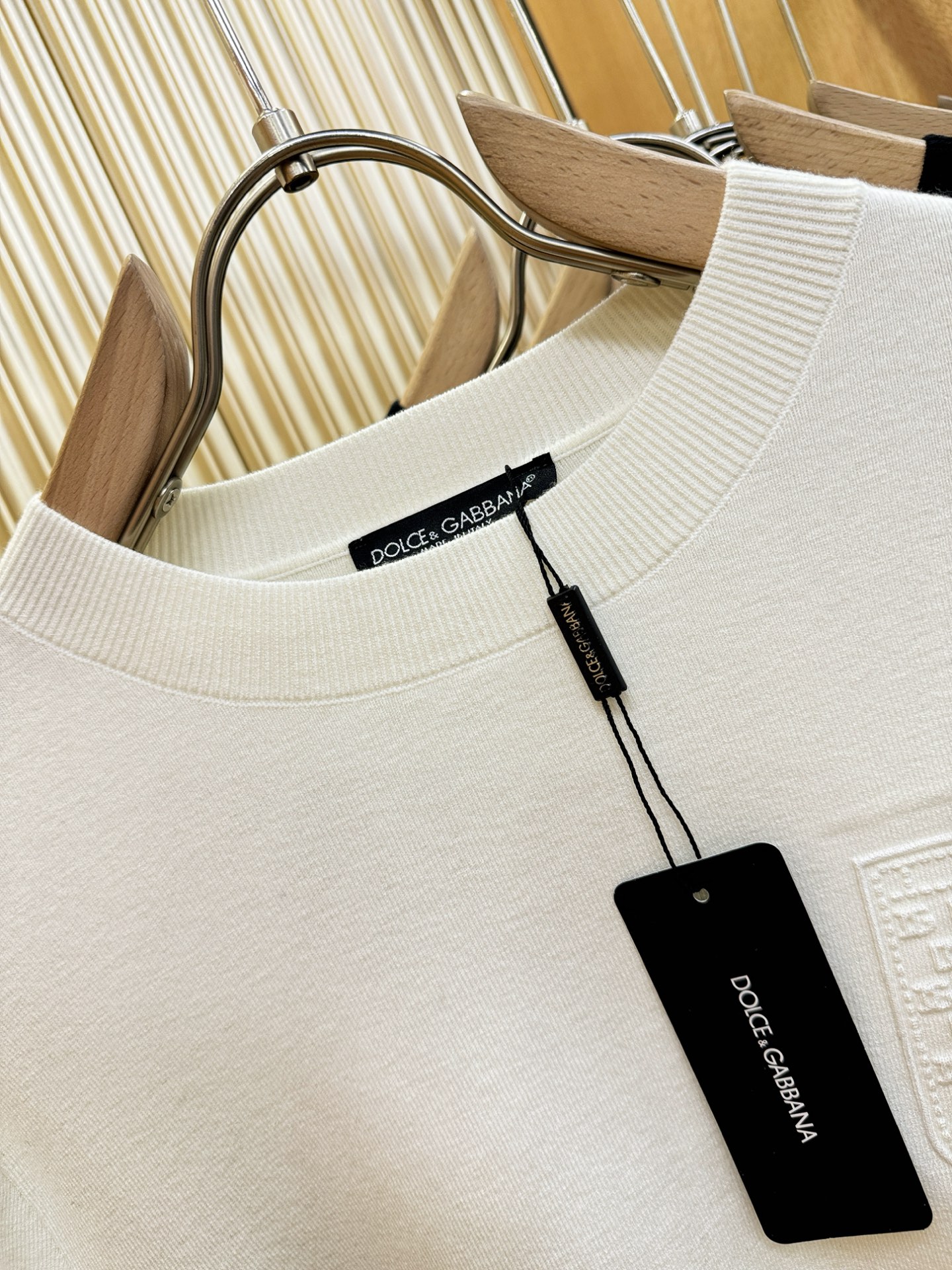 DG 2025新款毛衣，胸前logo设计！贸易公司渠道稀出，同步官网发售！秋冬系列经典设计！此款毛衣甄选