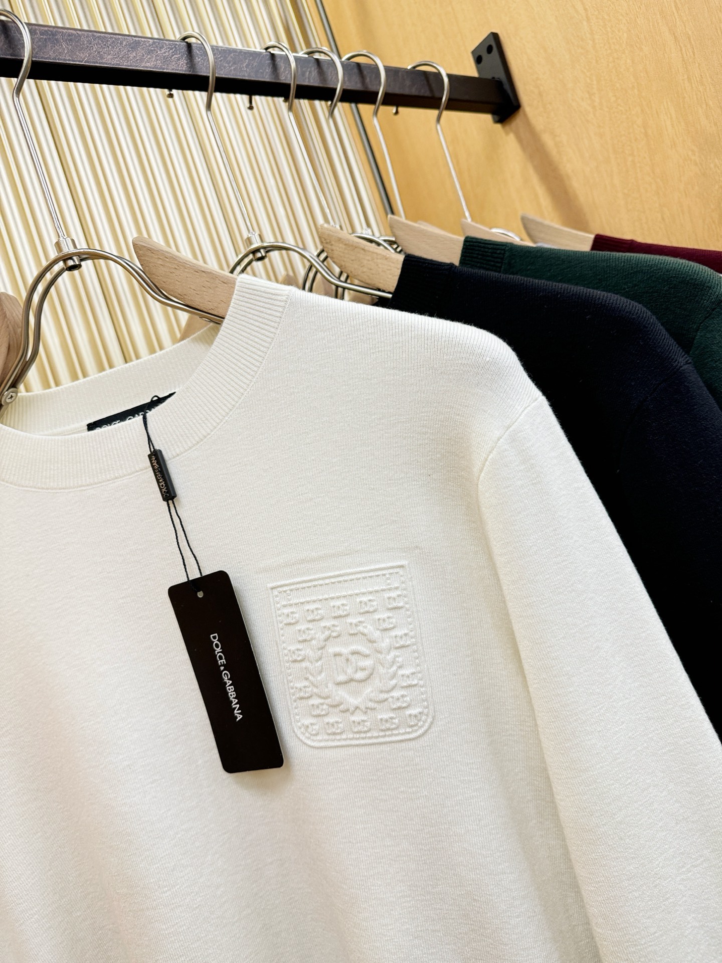 DG 2025新款毛衣，胸前logo设计！贸易公司渠道稀出，同步官网发售！秋冬系列经典设计！此款毛衣甄选