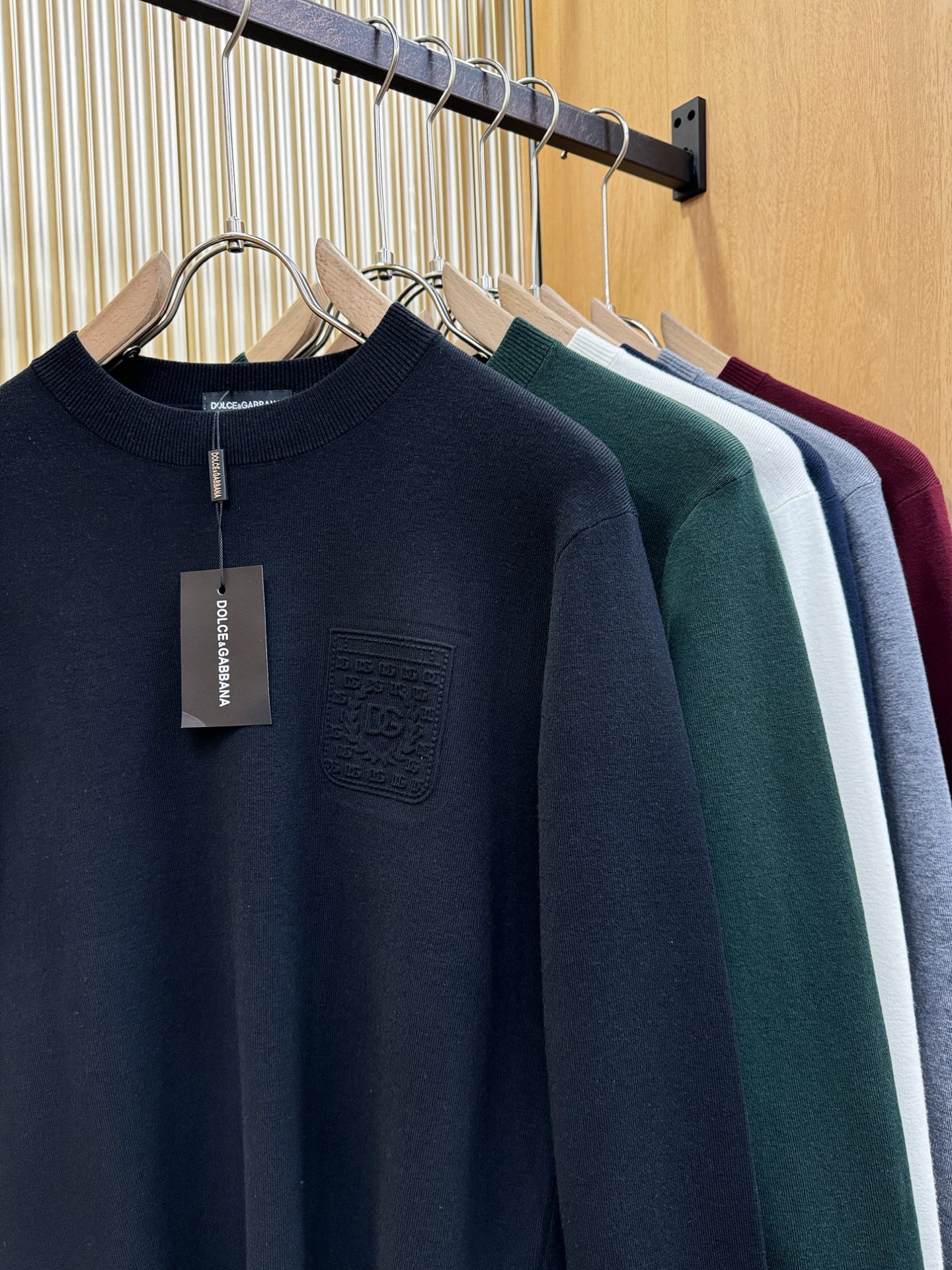 DG 2025新款毛衣，胸前logo设计！贸易公司渠道稀出，同步官网发售！秋冬系列经典设计！此款毛衣甄选