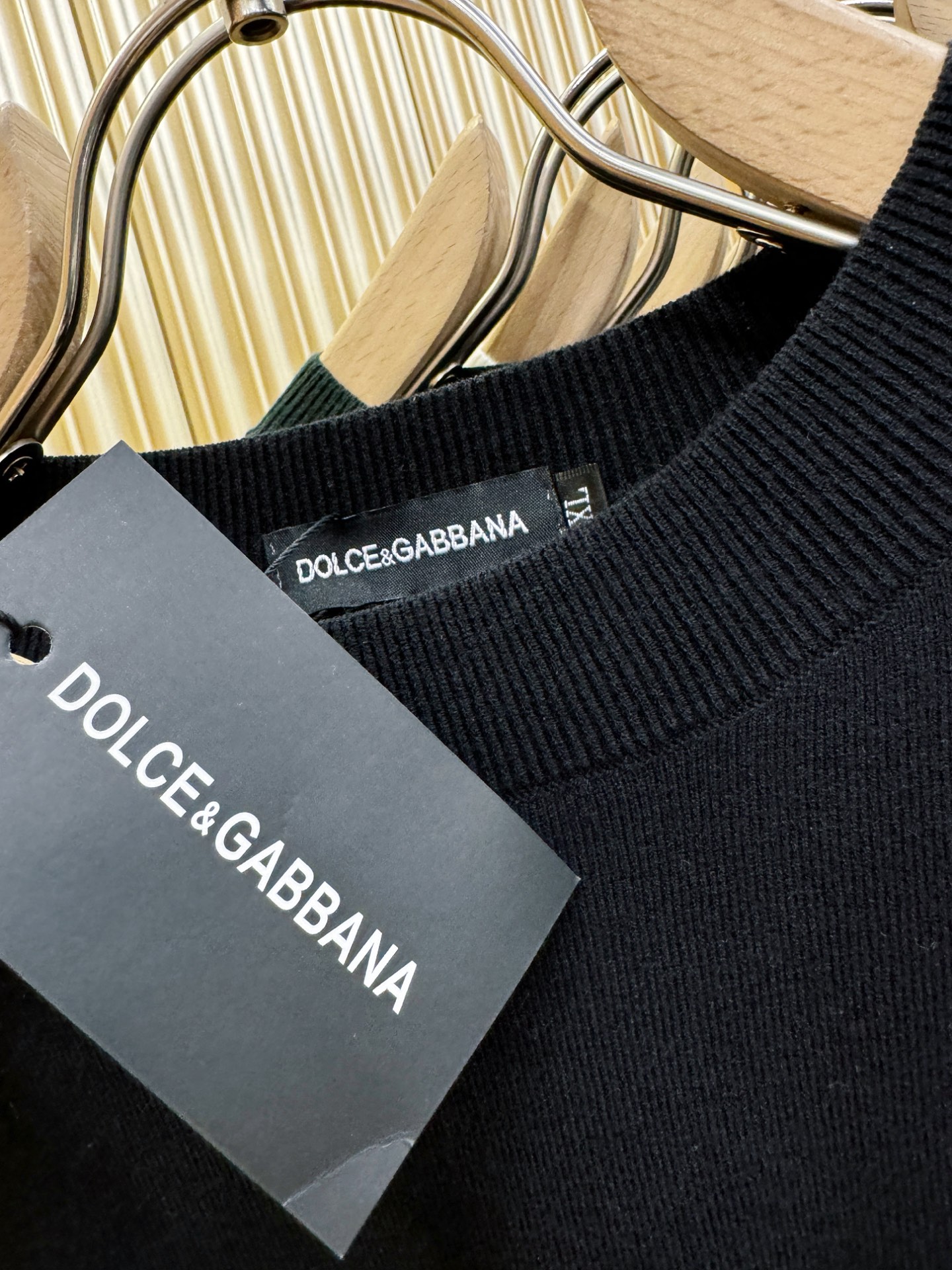 DG 2025新款毛衣，胸前logo设计！贸易公司渠道稀出，同步官网发售！秋冬系列经典设计！此款毛衣甄选