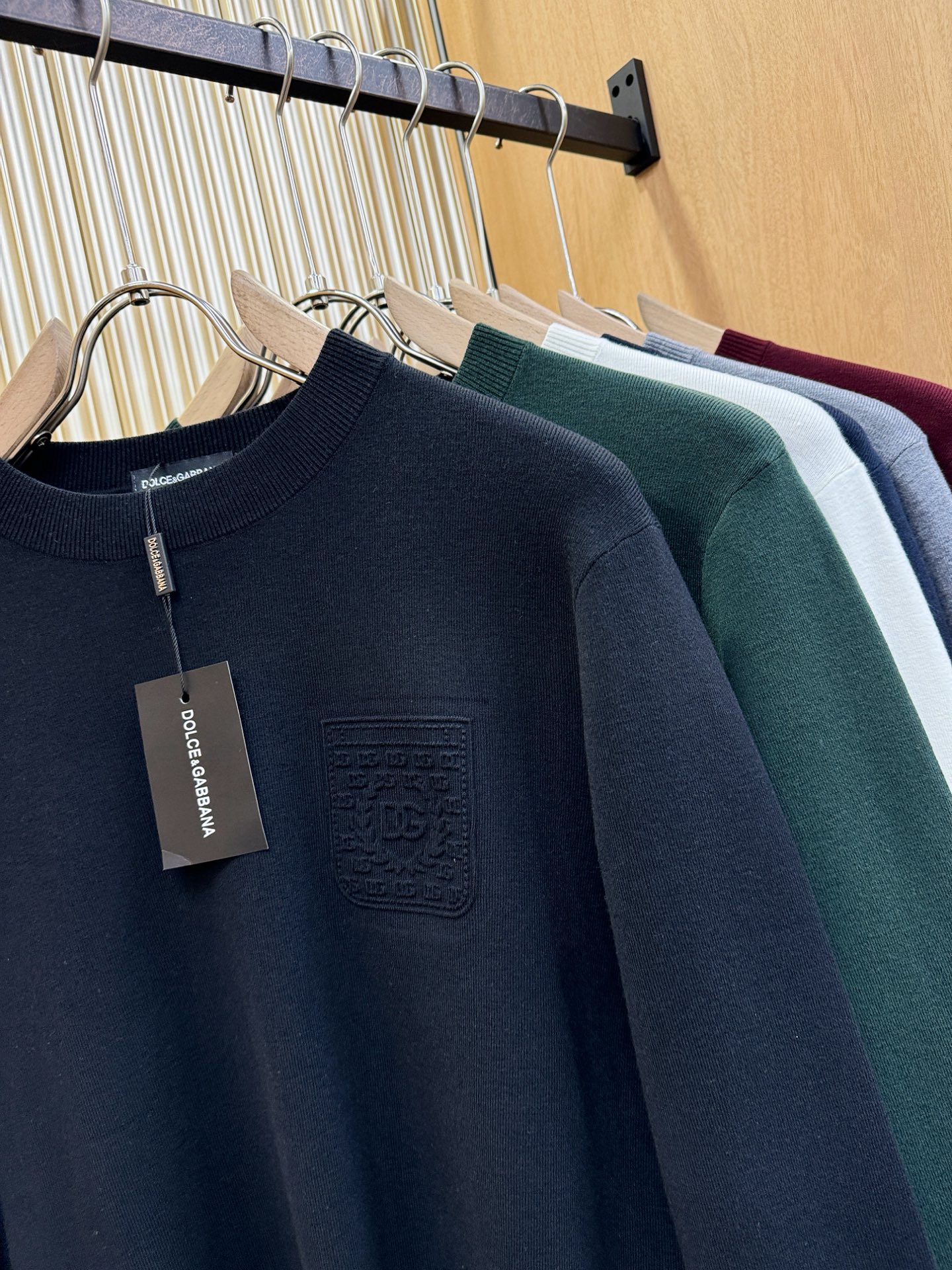 DG 2025新款毛衣，胸前logo设计！贸易公司渠道稀出，同步官网发售！秋冬系列经典设计！此款毛衣甄选