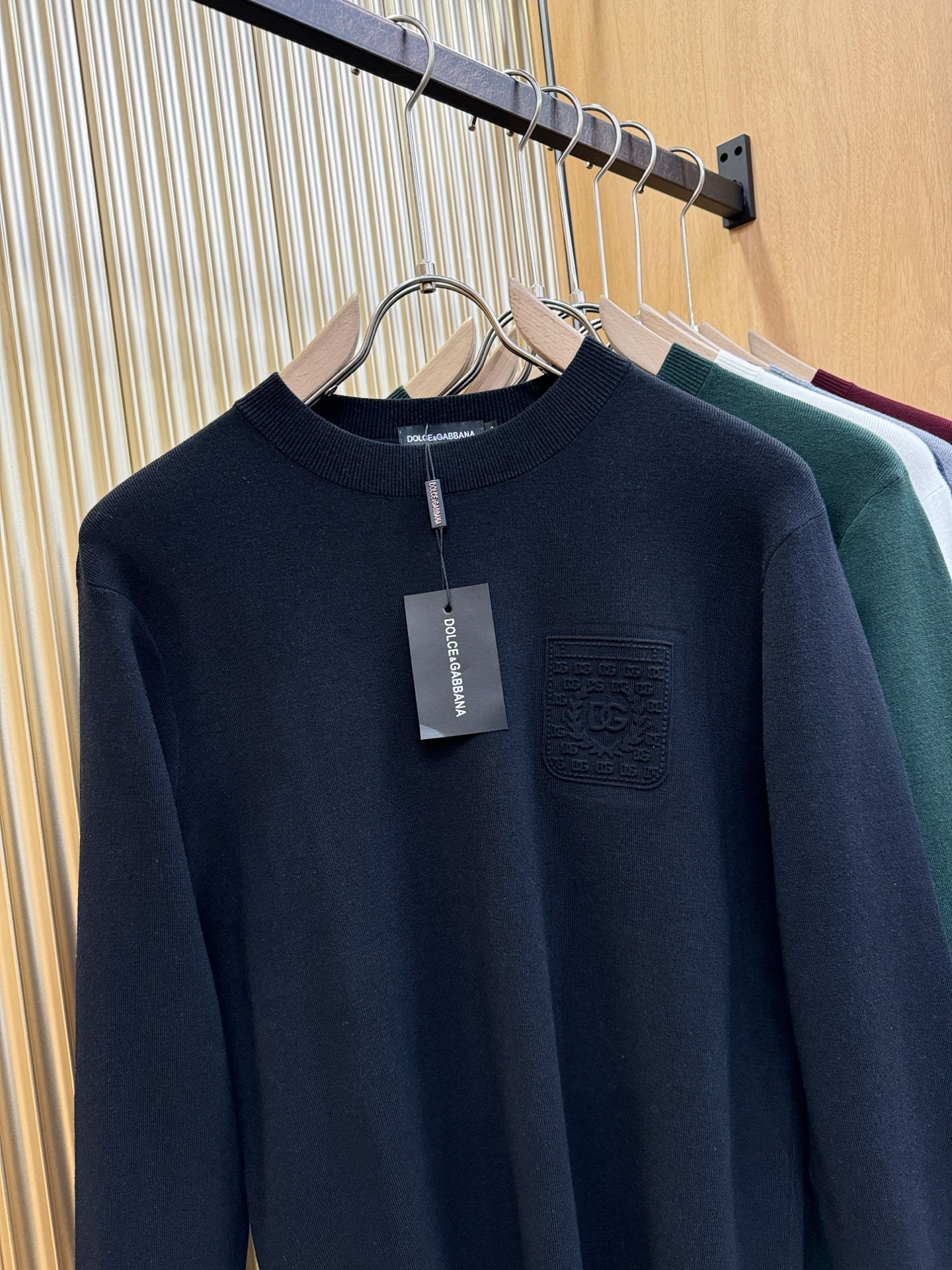 DG 2025新款毛衣，胸前logo设计！贸易公司渠道稀出，同步官网发售！秋冬系列经典设计！此款毛衣甄选