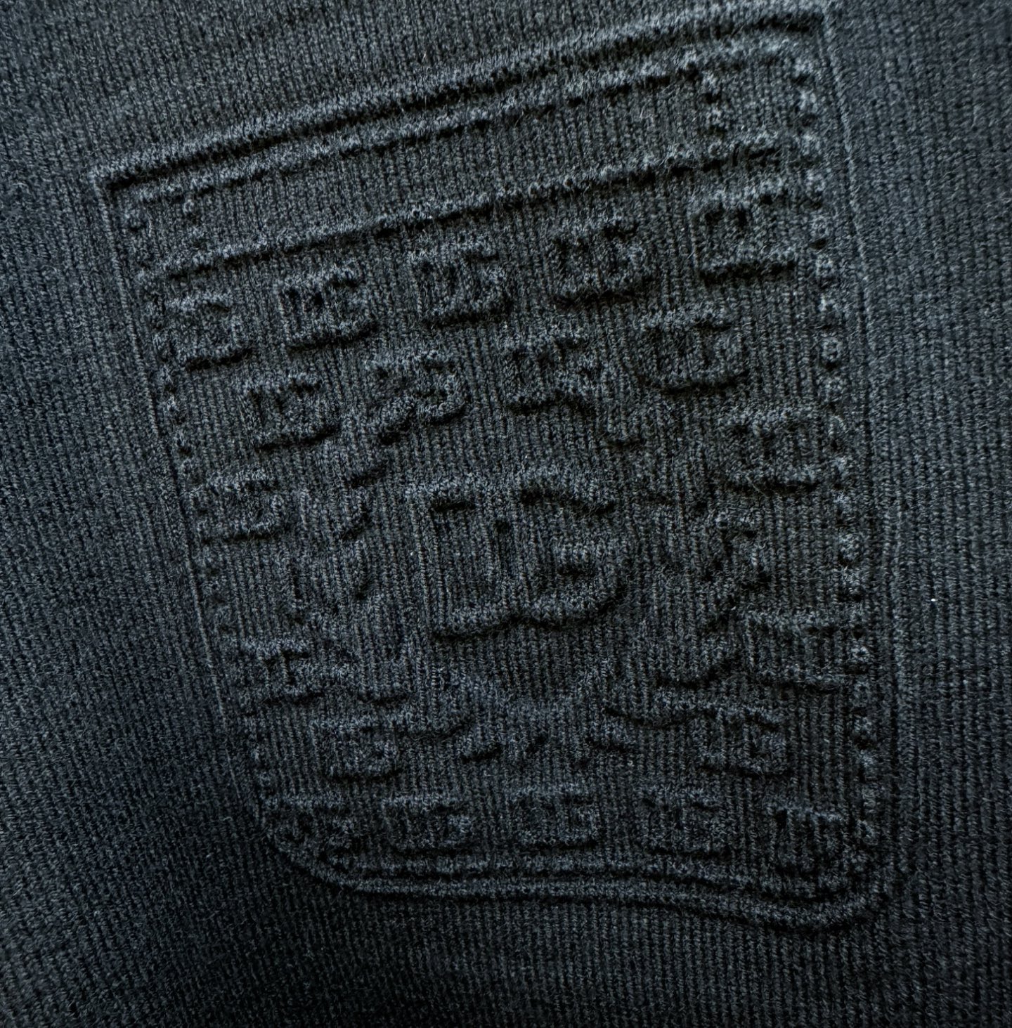 DG 2025新款毛衣，胸前logo设计！贸易公司渠道稀出，同步官网发售！秋冬系列经典设计！此款毛衣甄选