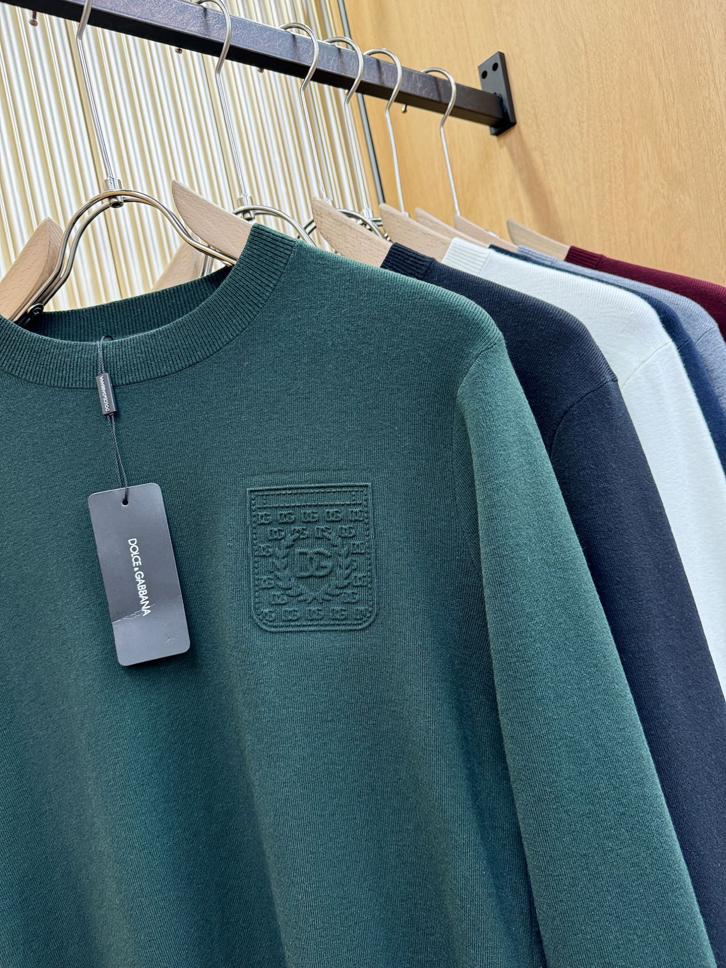 DG 2025新款毛衣，胸前logo设计！贸易公司渠道稀出，同步官网发售！秋冬系列经典设计！此款毛衣甄选