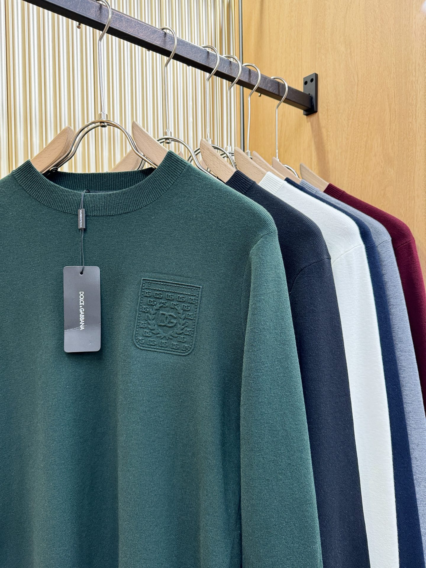 DG 2025新款毛衣，胸前logo设计！贸易公司渠道稀出，同步官网发售！秋冬系列经典设计！此款毛衣甄选