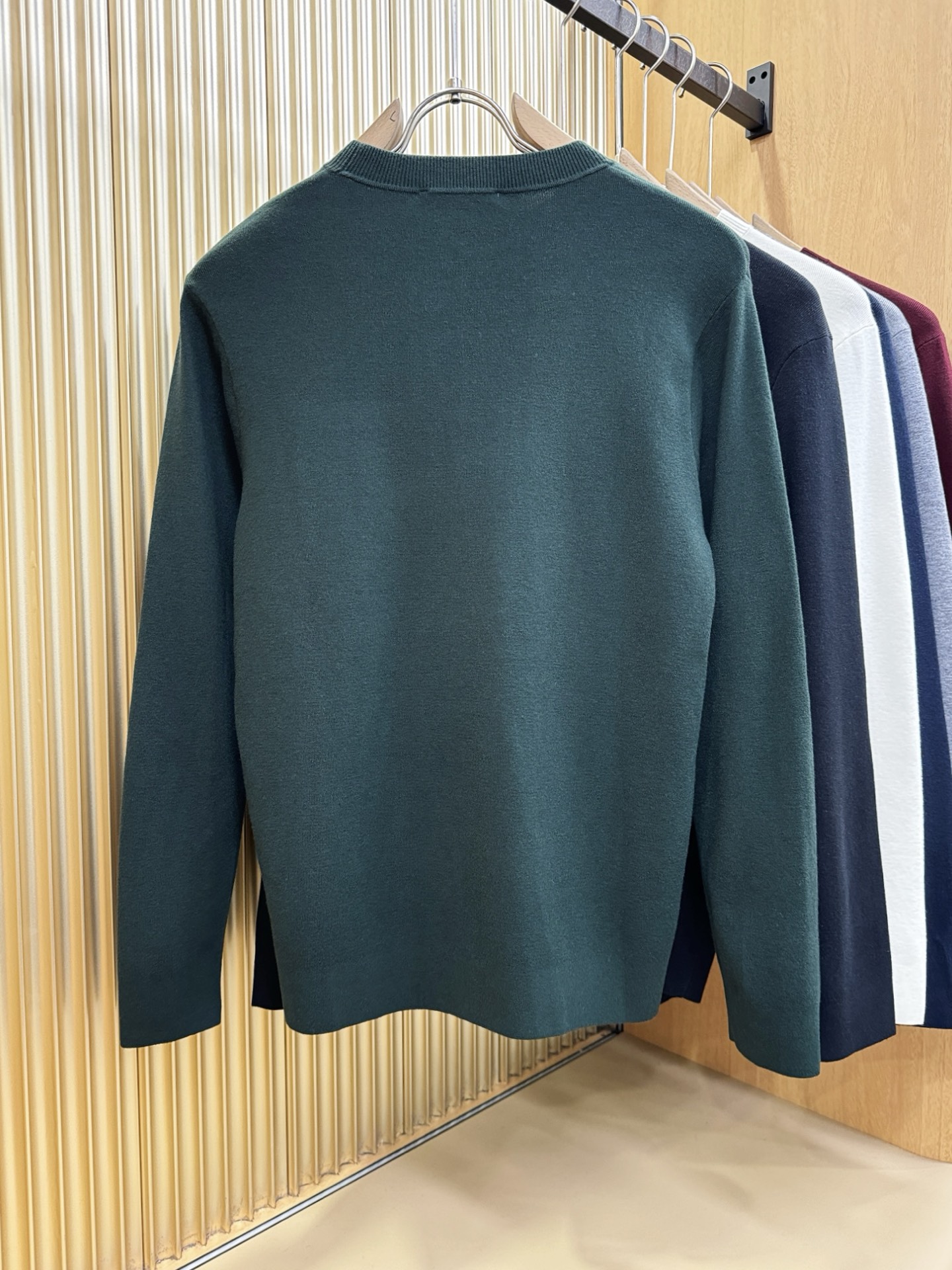 DG 2025新款毛衣，胸前logo设计！贸易公司渠道稀出，同步官网发售！秋冬系列经典设计！此款毛衣甄选