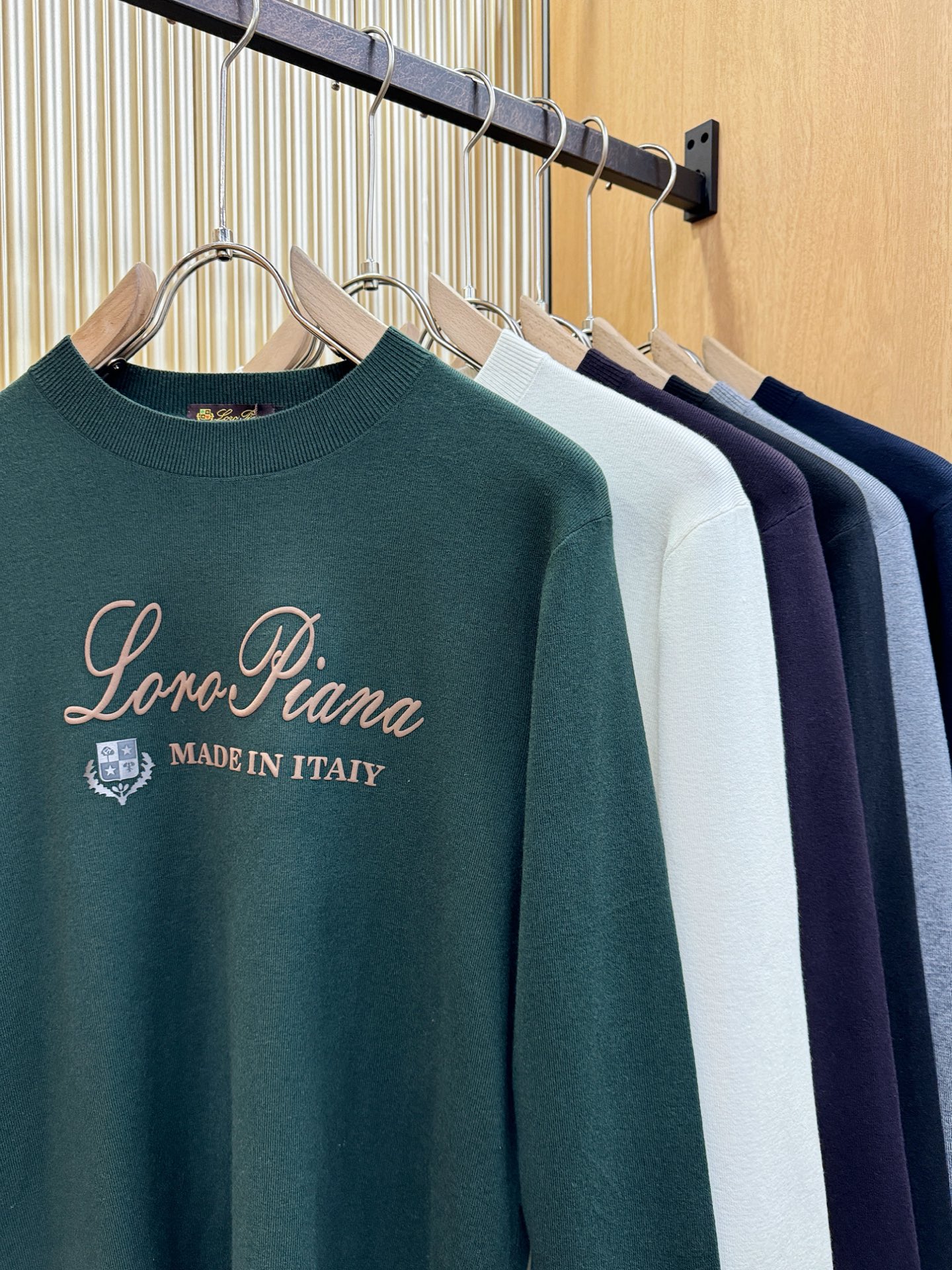 Loro Piana诺悠翩雅 2025新款毛衣，胸前logo设计！贸易公司渠道稀出，同步官网发售！秋冬系