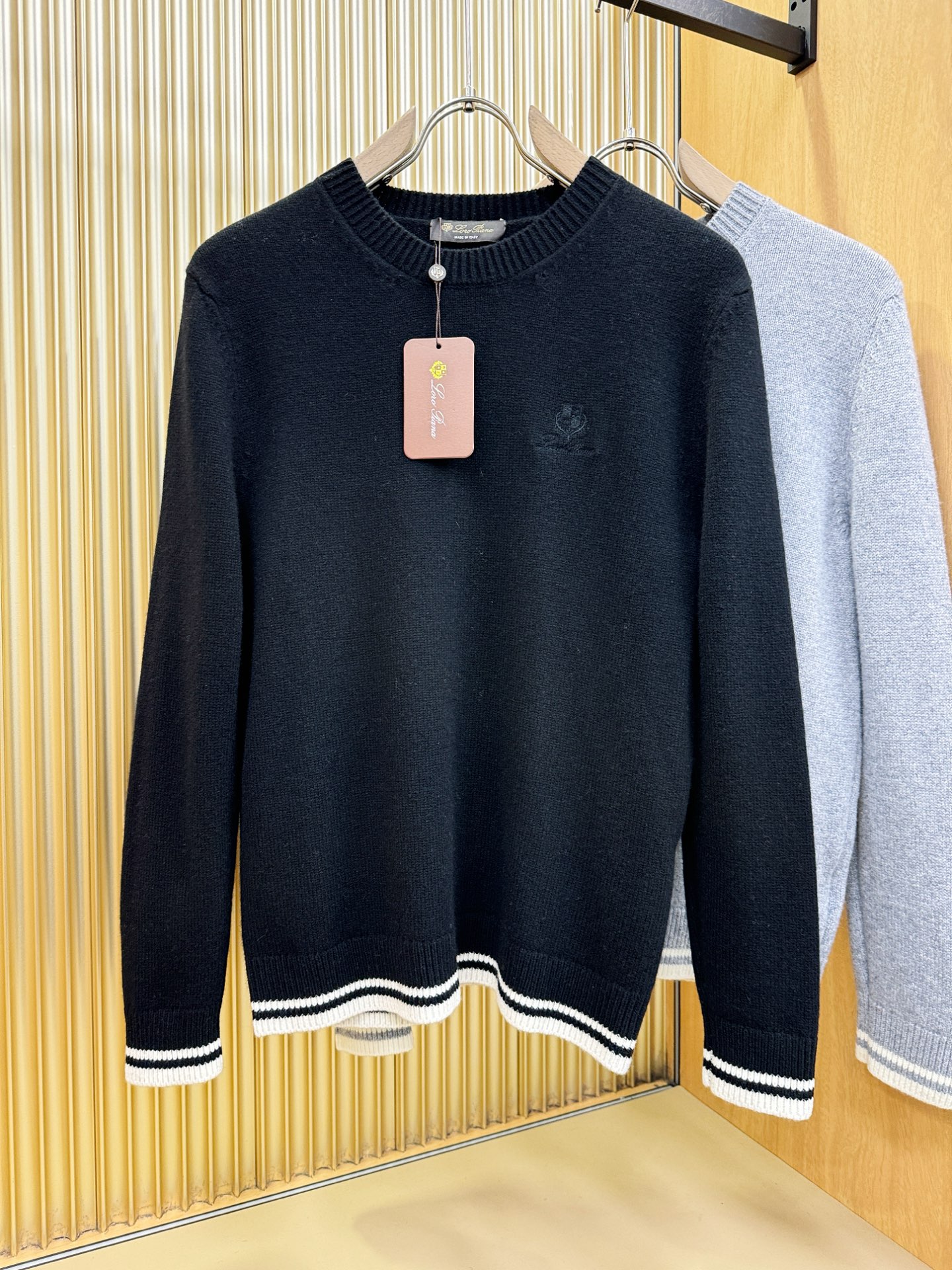 Loro Piana诺悠翩雅 2025秋冬新款羊绒毛衣，顶级羊绒面料，logo图案设计，胸前logo设计