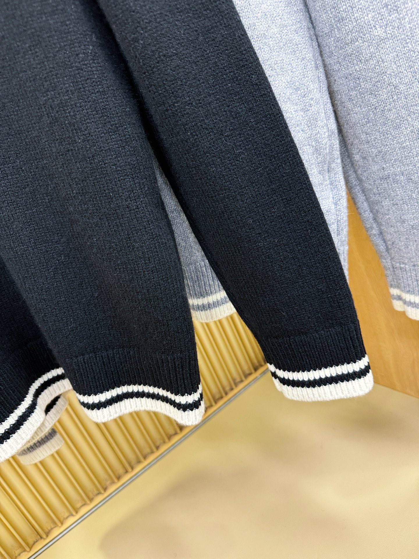 Loro Piana诺悠翩雅 2025秋冬新款羊绒毛衣，顶级羊绒面料，logo图案设计，胸前logo设计