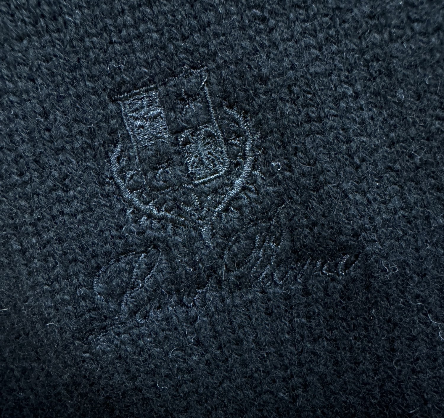 Loro Piana诺悠翩雅 2025秋冬新款羊绒毛衣，顶级羊绒面料，logo图案设计，胸前logo设计