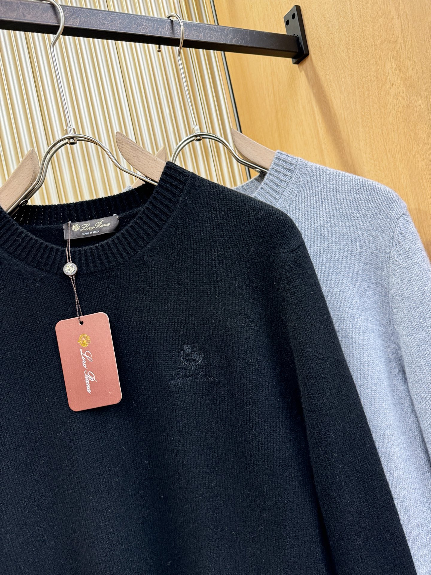 Loro Piana诺悠翩雅 2025秋冬新款羊绒毛衣，顶级羊绒面料，logo图案设计，胸前logo设计