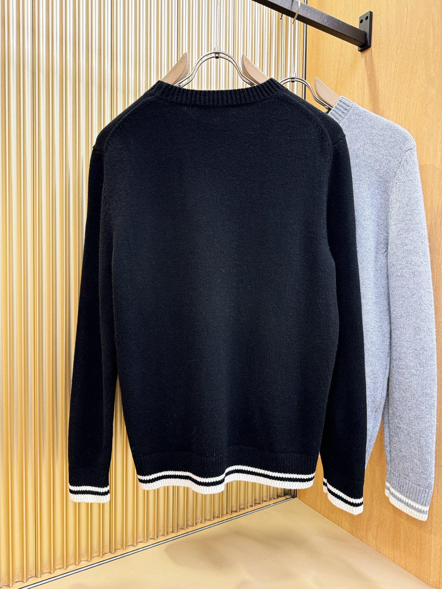 Loro Piana诺悠翩雅 2025秋冬新款羊绒毛衣，顶级羊绒面料，logo图案设计，胸前logo设计