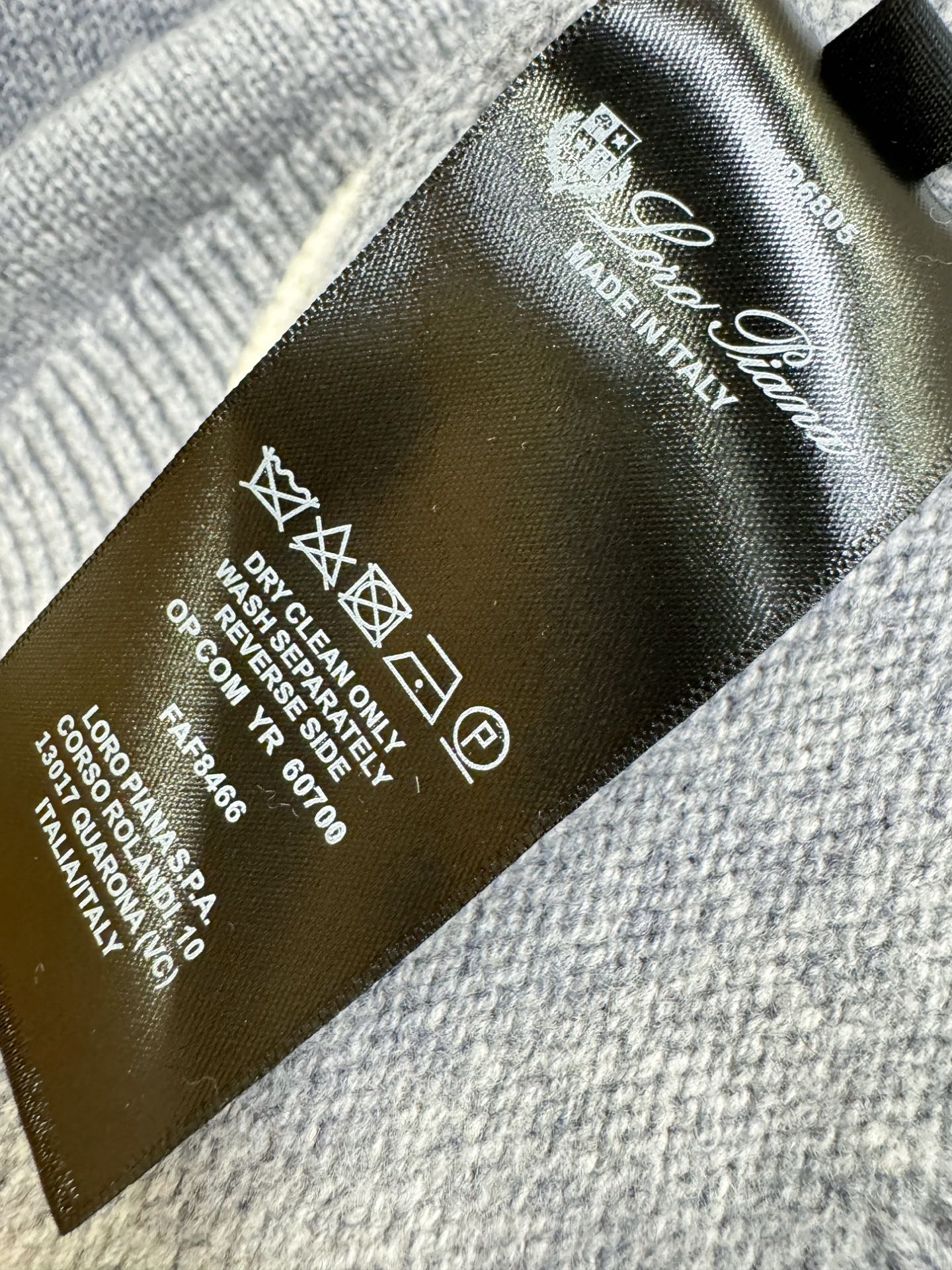 Loro Piana诺悠翩雅 2025秋冬新款羊绒毛衣，顶级羊绒面料，logo图案设计，胸前logo设计