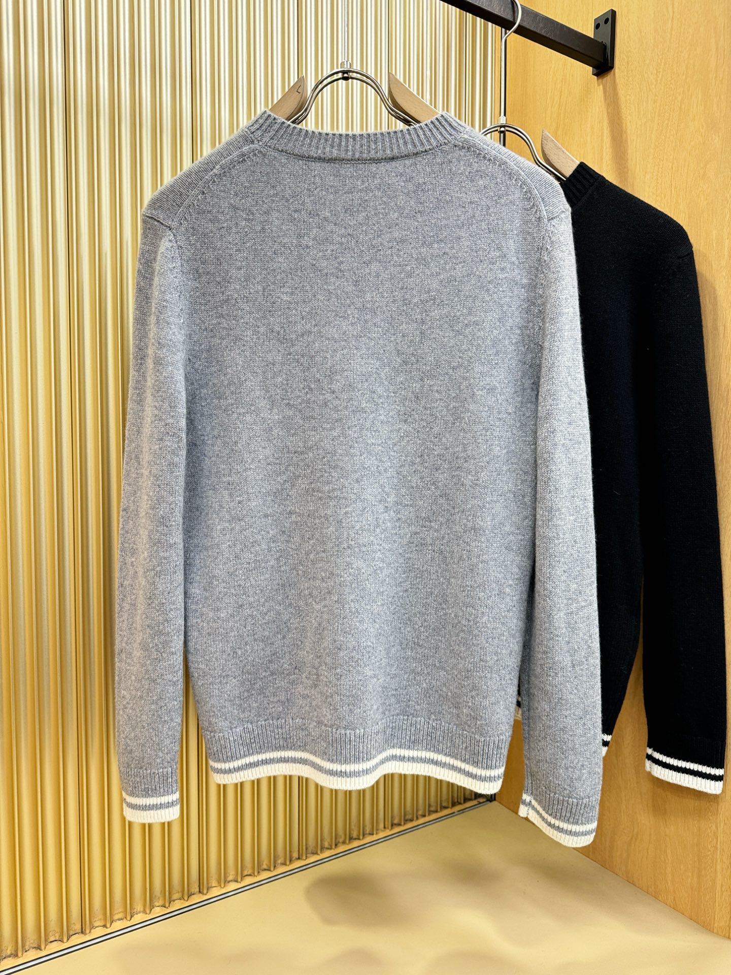 Loro Piana诺悠翩雅 2025秋冬新款羊绒毛衣，顶级羊绒面料，logo图案设计，胸前logo设计