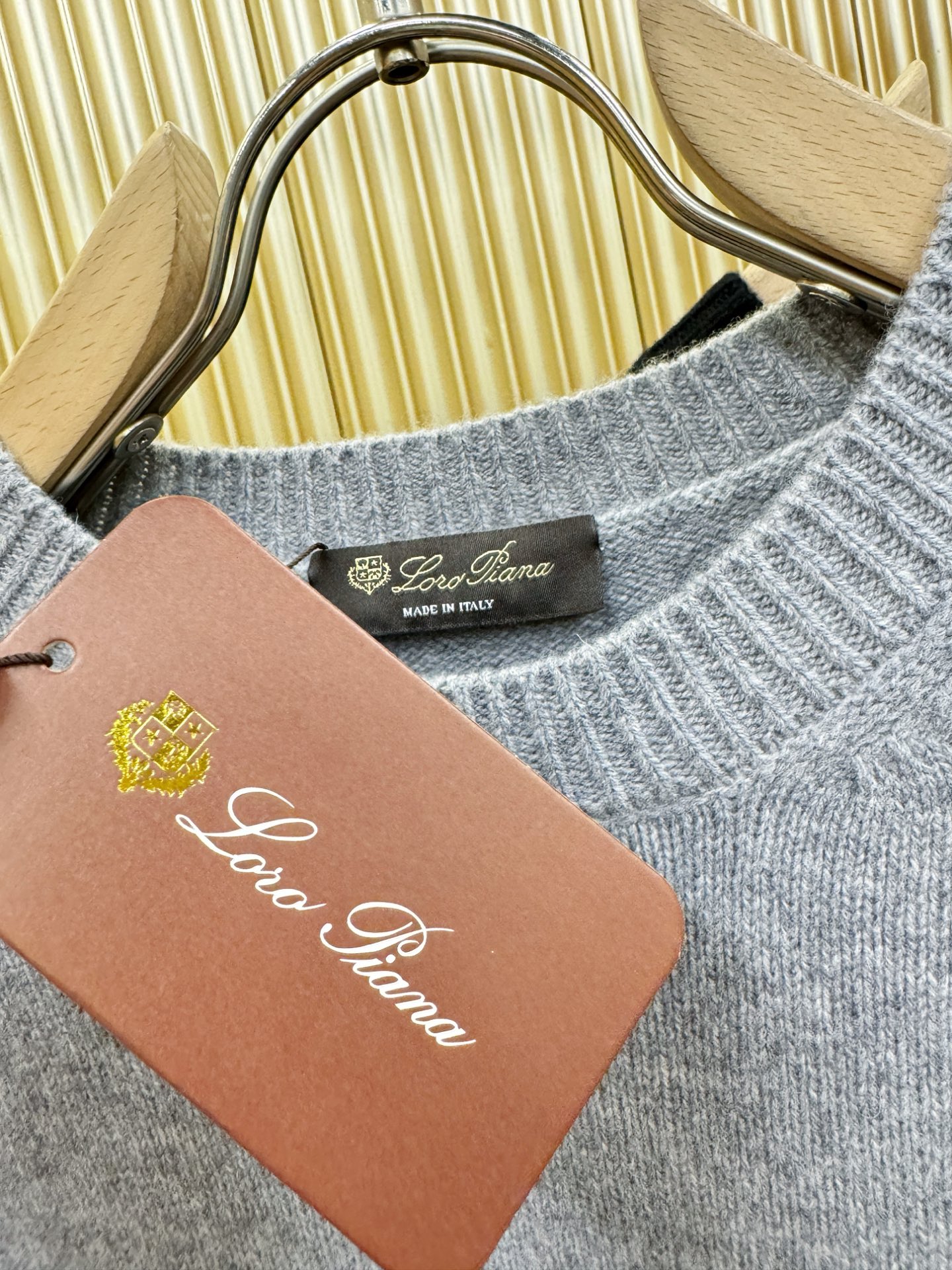 Loro Piana诺悠翩雅 2025秋冬新款羊绒毛衣，顶级羊绒面料，logo图案设计，胸前logo设计