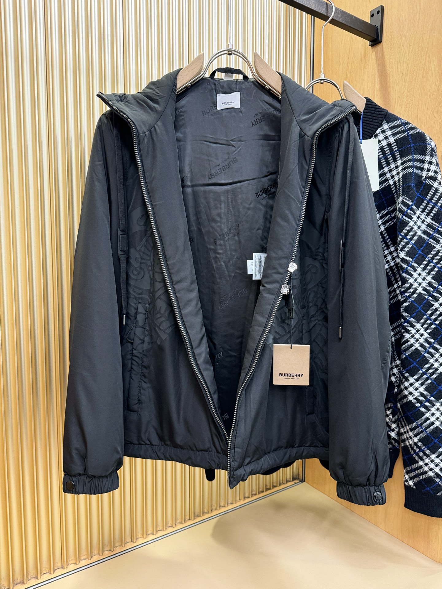 BURBERRY巴宝莉 2025秋冬新款棉服夹克外套，内里加棉，原单狠货 意大利进口面料时尚夹克外套。加