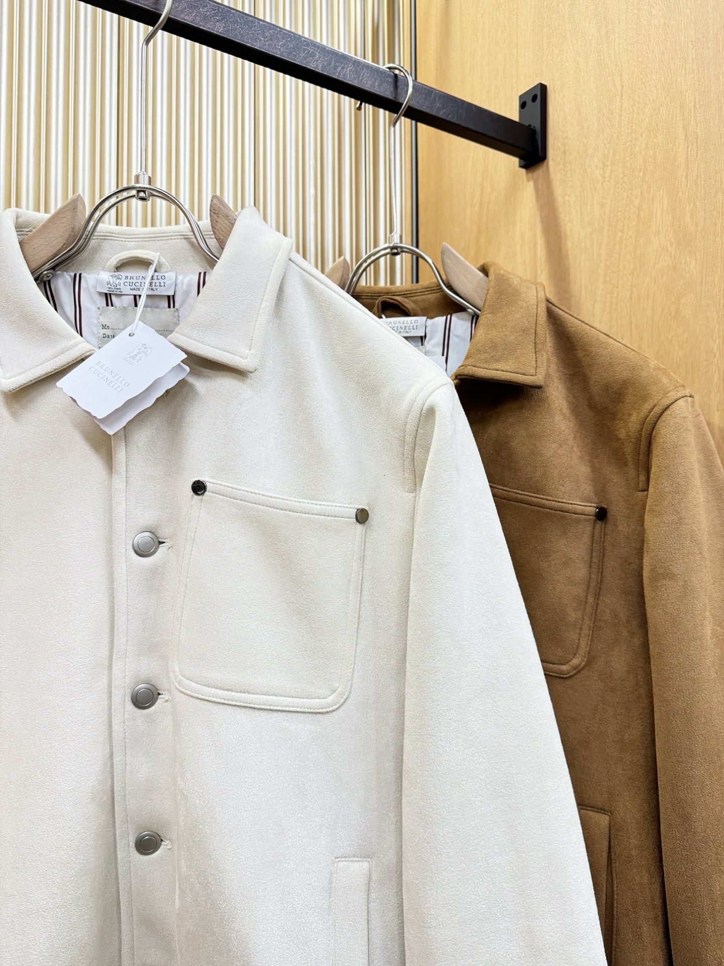 BC布鲁提2025新款外套，秀场新品，品相非常完美，专柜面料，内里舒适保暖，色泽饱满诱人，非常出彩的设计