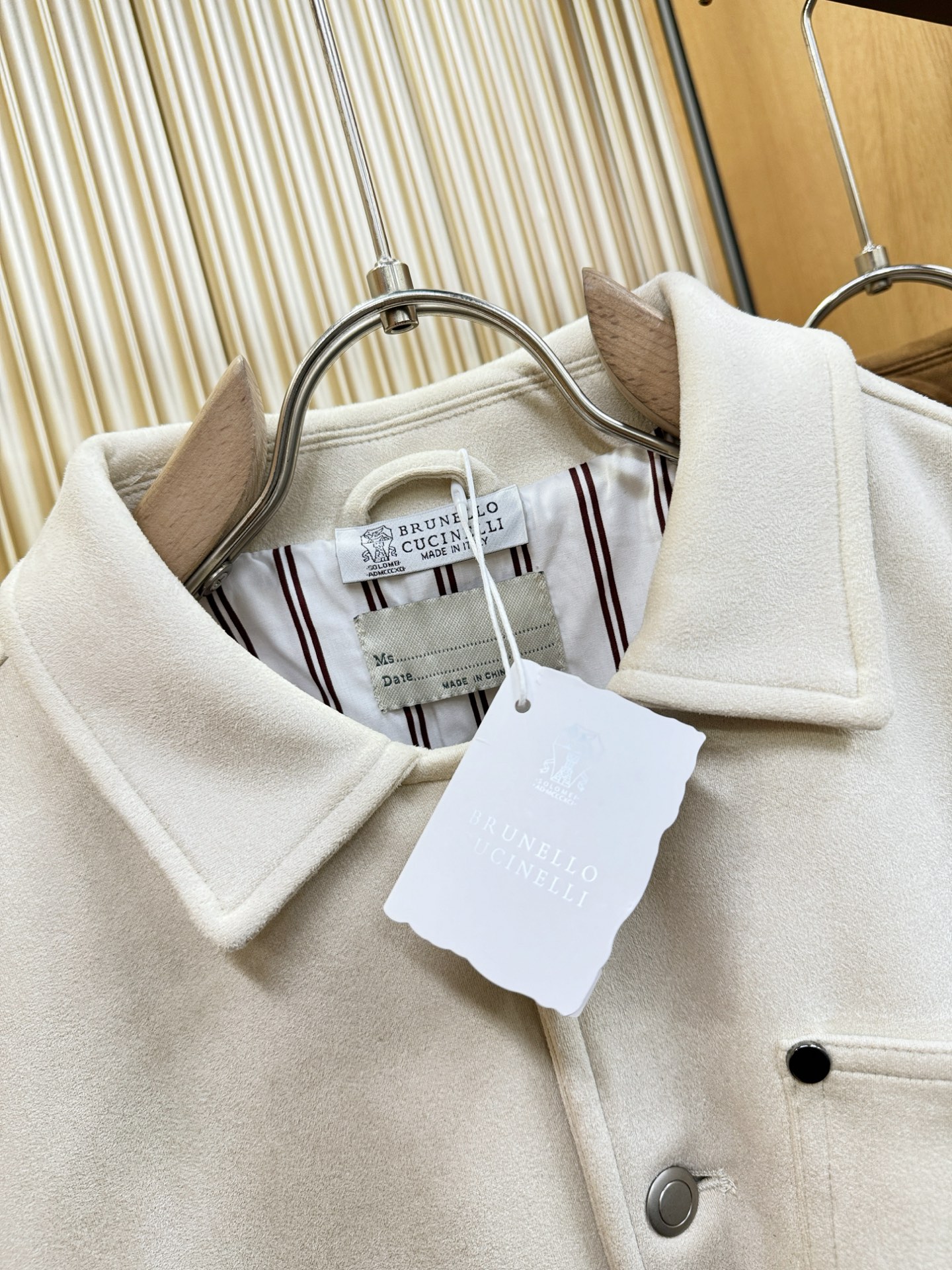 BC布鲁提2025新款外套，秀场新品，品相非常完美，专柜面料，内里舒适保暖，色泽饱满诱人，非常出彩的设计