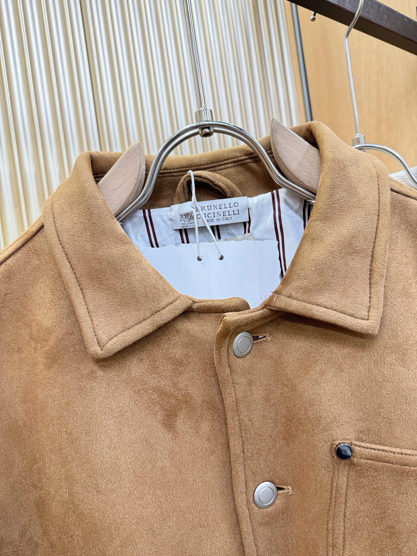 BC布鲁提2025新款外套，秀场新品，品相非常完美，专柜面料，内里舒适保暖，色泽饱满诱人，非常出彩的设计