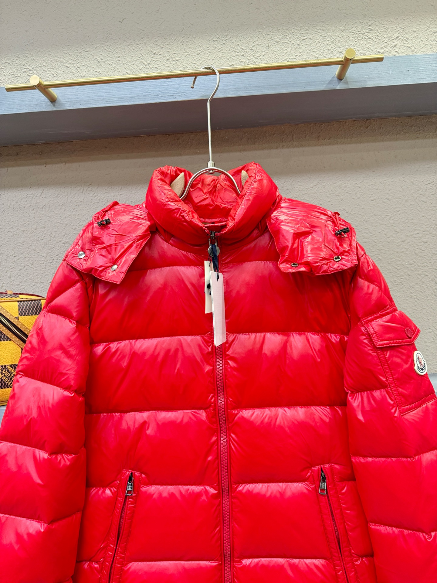 Moncler蒙口 2025新款羽绒服，秀场新品，品相非常完美，专柜高科技防水面料，内里90%白鹅绒填充