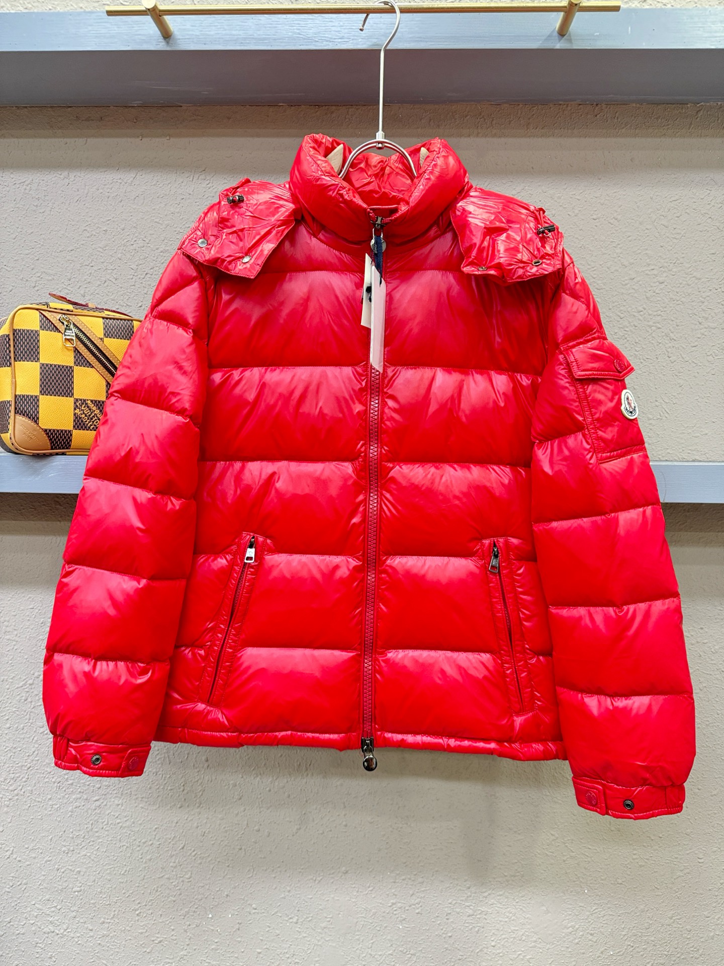 Moncler蒙口 2025新款羽绒服，秀场新品，品相非常完美，专柜高科技防水面料，内里90%白鹅绒填充