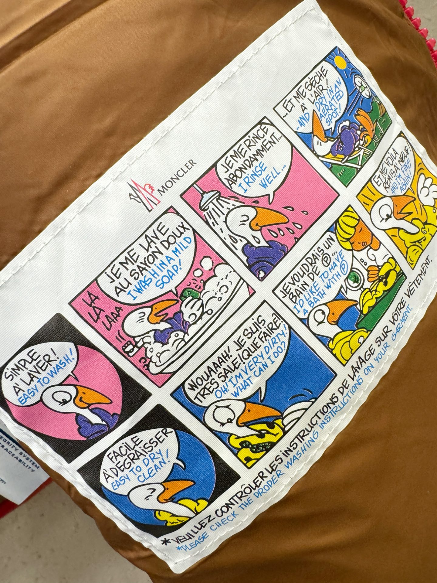 Moncler蒙口 2025新款羽绒服，秀场新品，品相非常完美，专柜高科技防水面料，内里90%白鹅绒填充