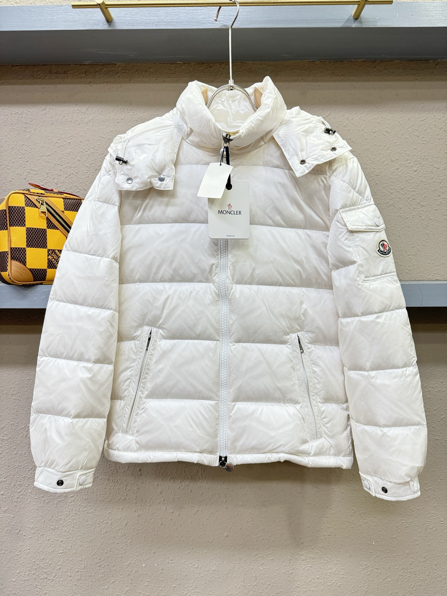 Moncler蒙口 2025新款羽绒服，秀场新品，品相非常完美，专柜高科技防水面料，内里90%白鹅绒填充