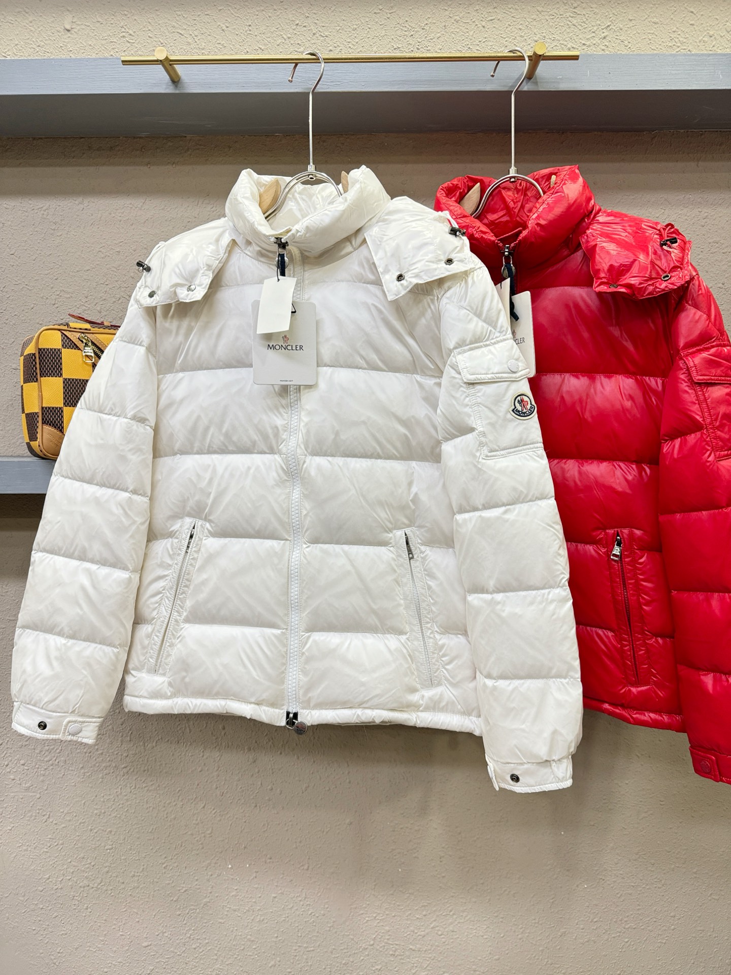 Moncler蒙口 2025新款羽绒服，秀场新品，品相非常完美，专柜高科技防水面料，内里90%白鹅绒填充