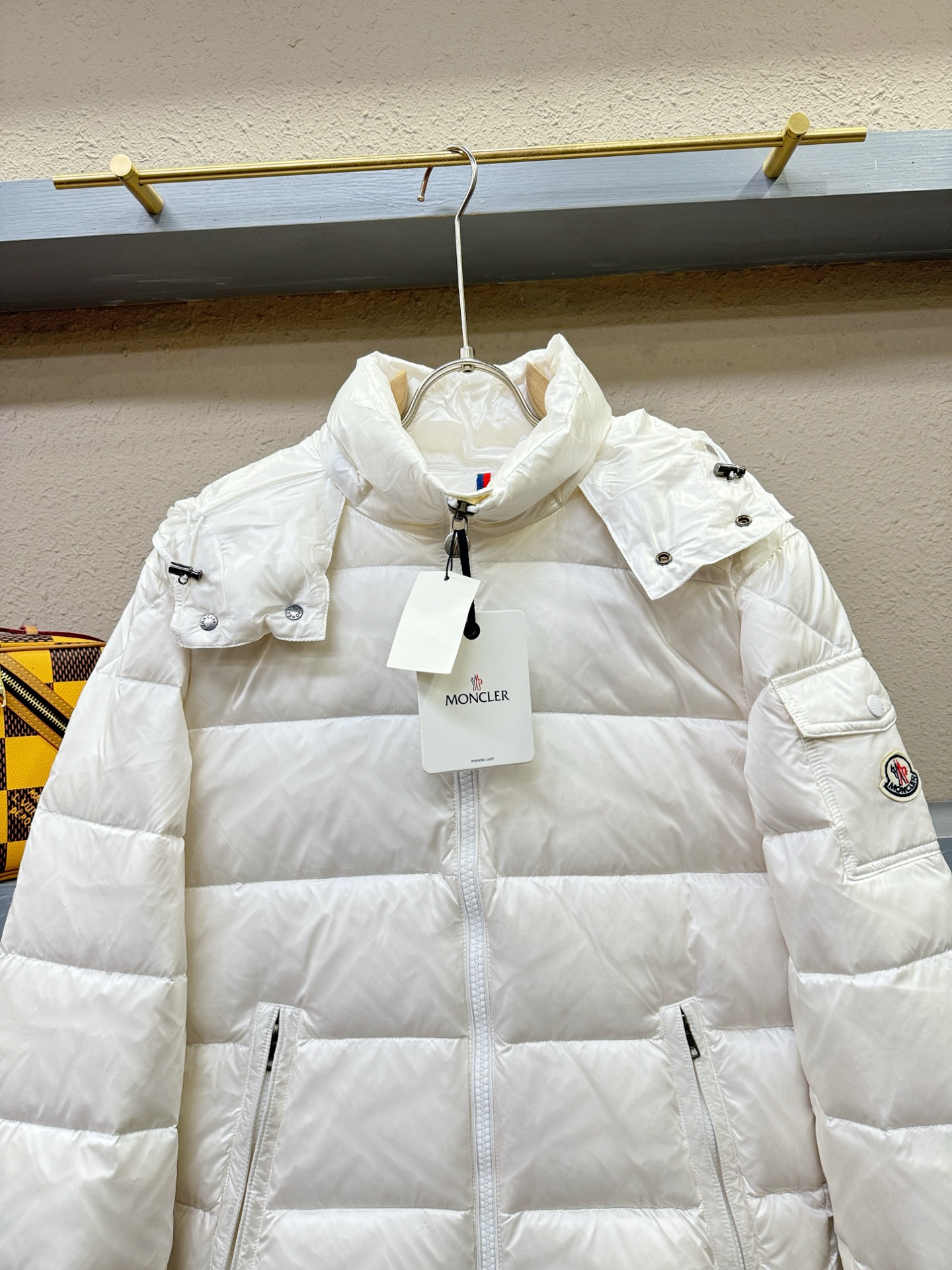 Moncler蒙口 2025新款羽绒服，秀场新品，品相非常完美，专柜高科技防水面料，内里90%白鹅绒填充