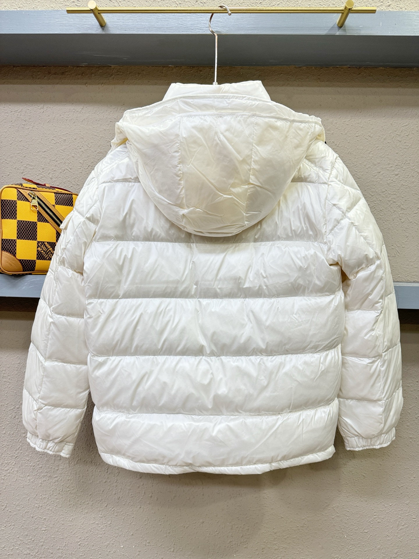 Moncler蒙口 2025新款羽绒服，秀场新品，品相非常完美，专柜高科技防水面料，内里90%白鹅绒填充