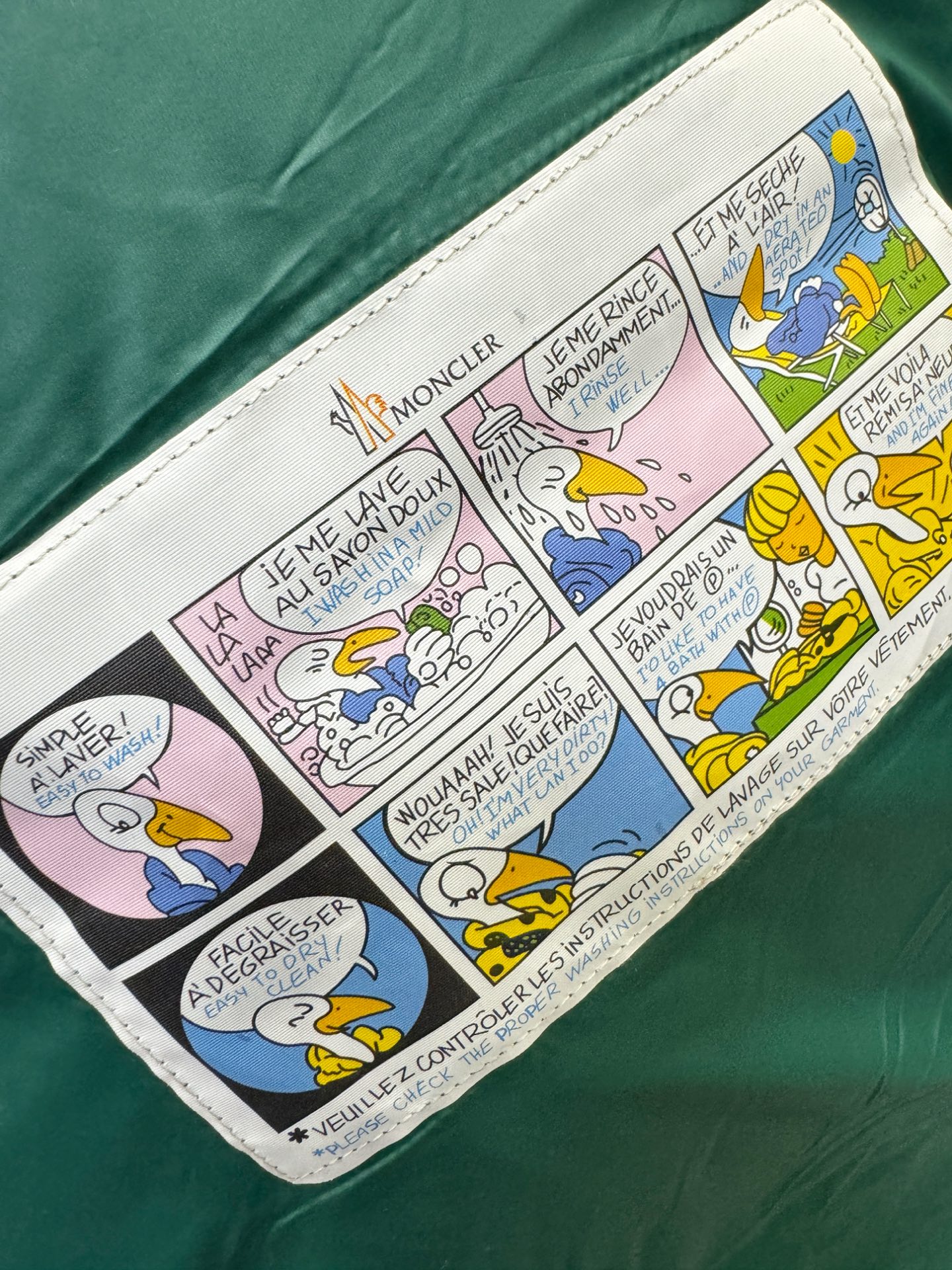 Moncler蒙口 2025新款长款羽绒服，秀场新品，品相非常完美，专柜高科技防水面料，内里90%白鹅绒