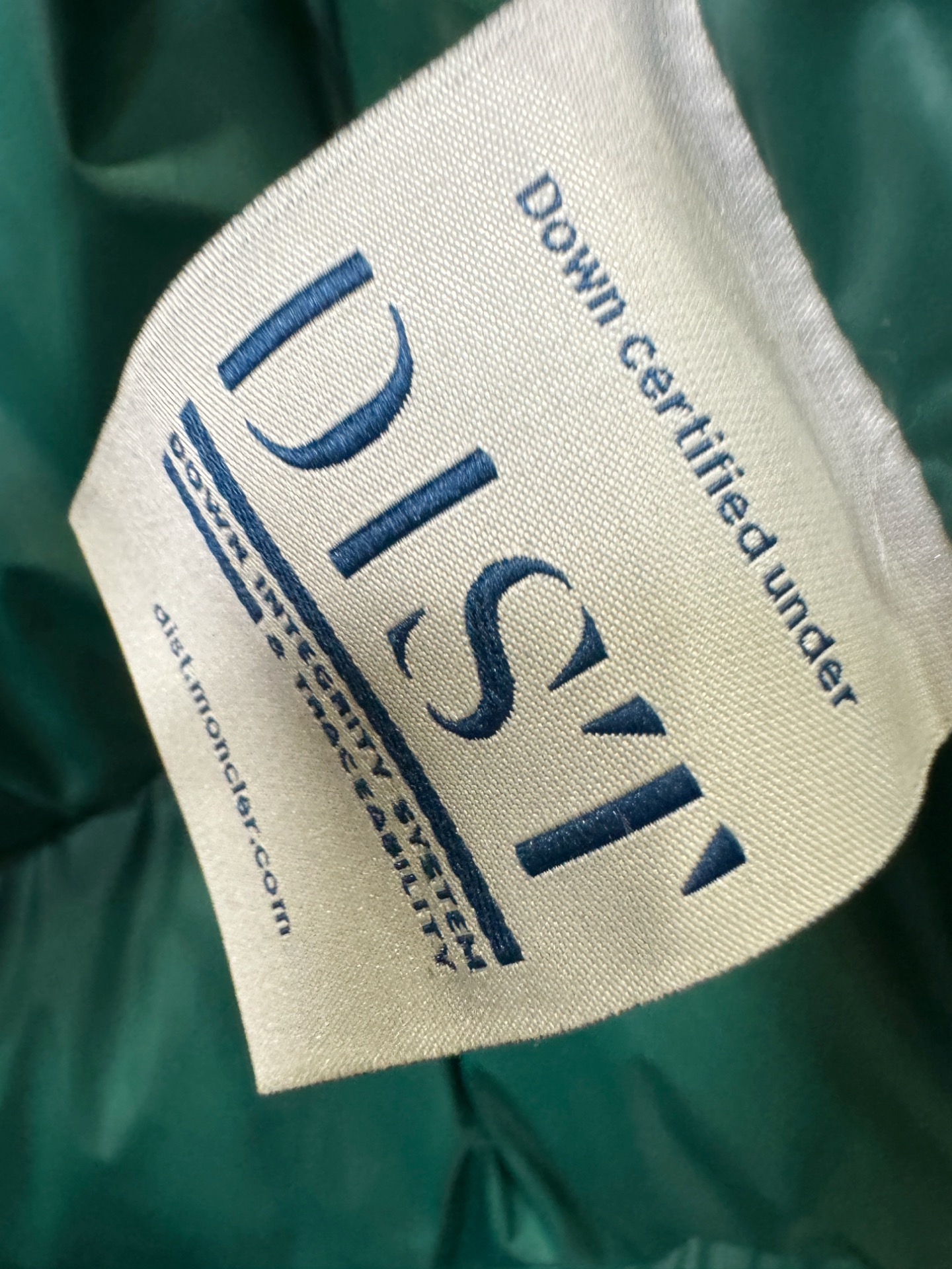 Moncler蒙口 2025新款长款羽绒服，秀场新品，品相非常完美，专柜高科技防水面料，内里90%白鹅绒