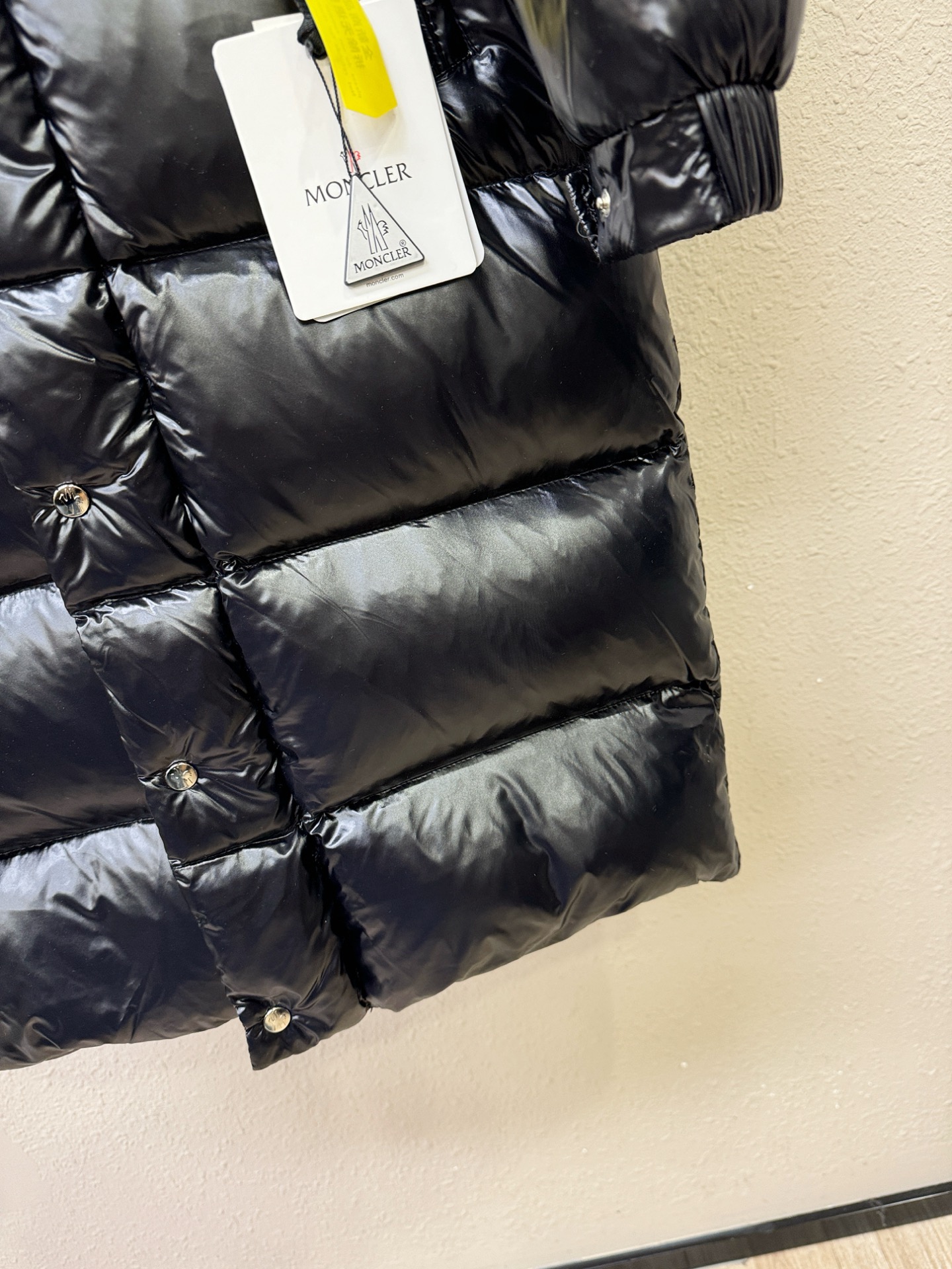 Moncler蒙口 2025新款长款羽绒服，秀场新品，品相非常完美，专柜高科技防水面料，内里90%白鹅绒