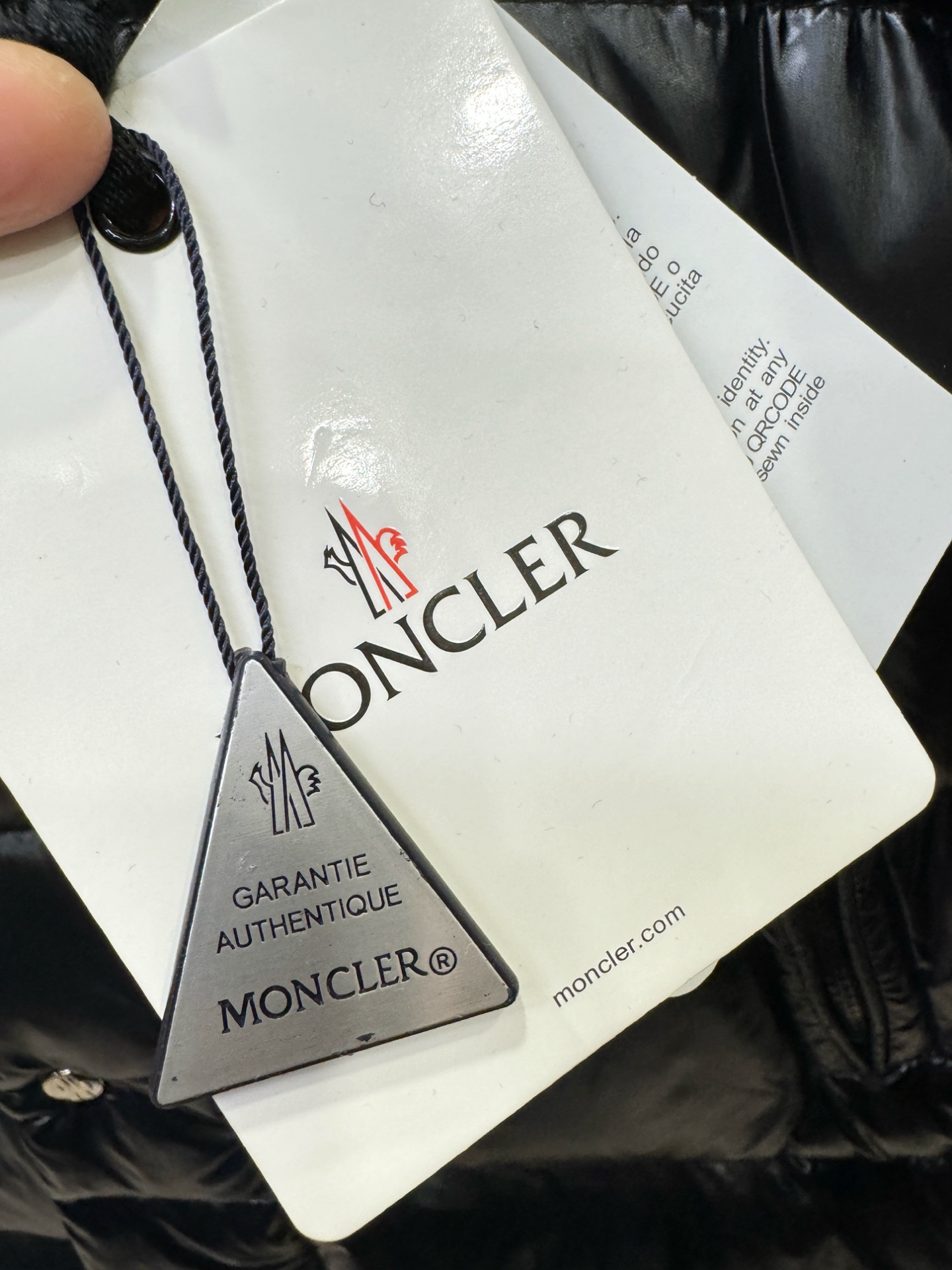 Moncler蒙口 2025新款长款羽绒服，秀场新品，品相非常完美，专柜高科技防水面料，内里90%白鹅绒