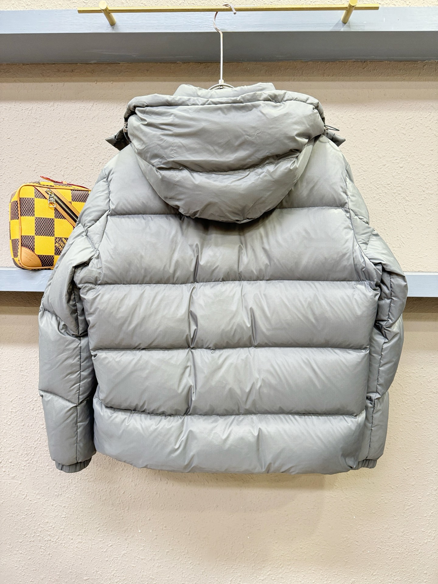 Moncler蒙口 2025新款羽绒服，秀场新品，品相非常完美，专柜高科技防水面料，内里90%白鹅绒填充