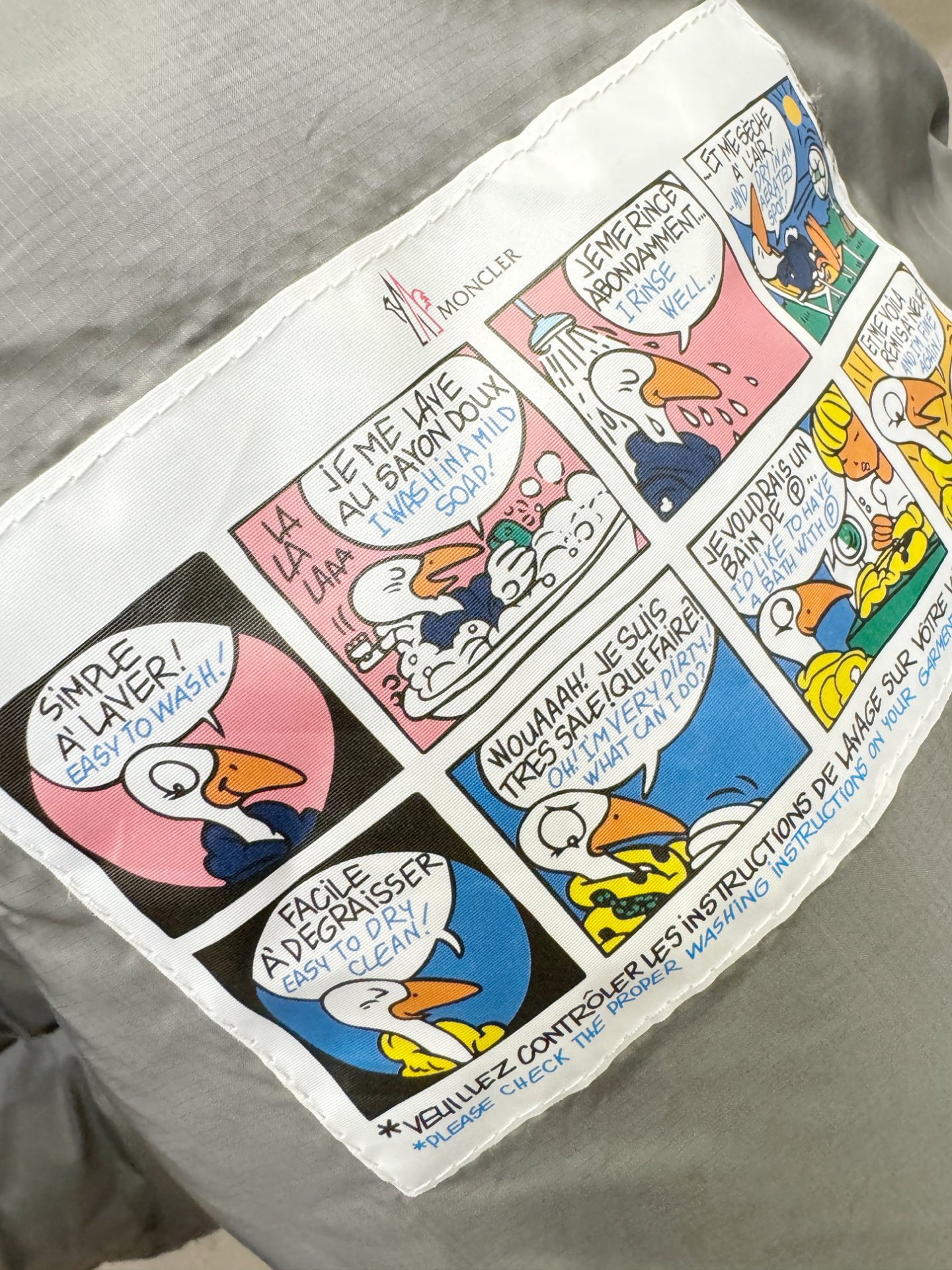 Moncler蒙口 2025新款羽绒服，秀场新品，品相非常完美，专柜高科技防水面料，内里90%白鹅绒填充