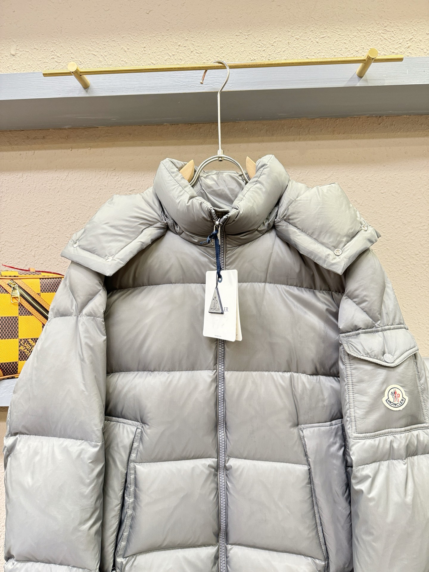 Moncler蒙口 2025新款羽绒服，秀场新品，品相非常完美，专柜高科技防水面料，内里90%白鹅绒填充