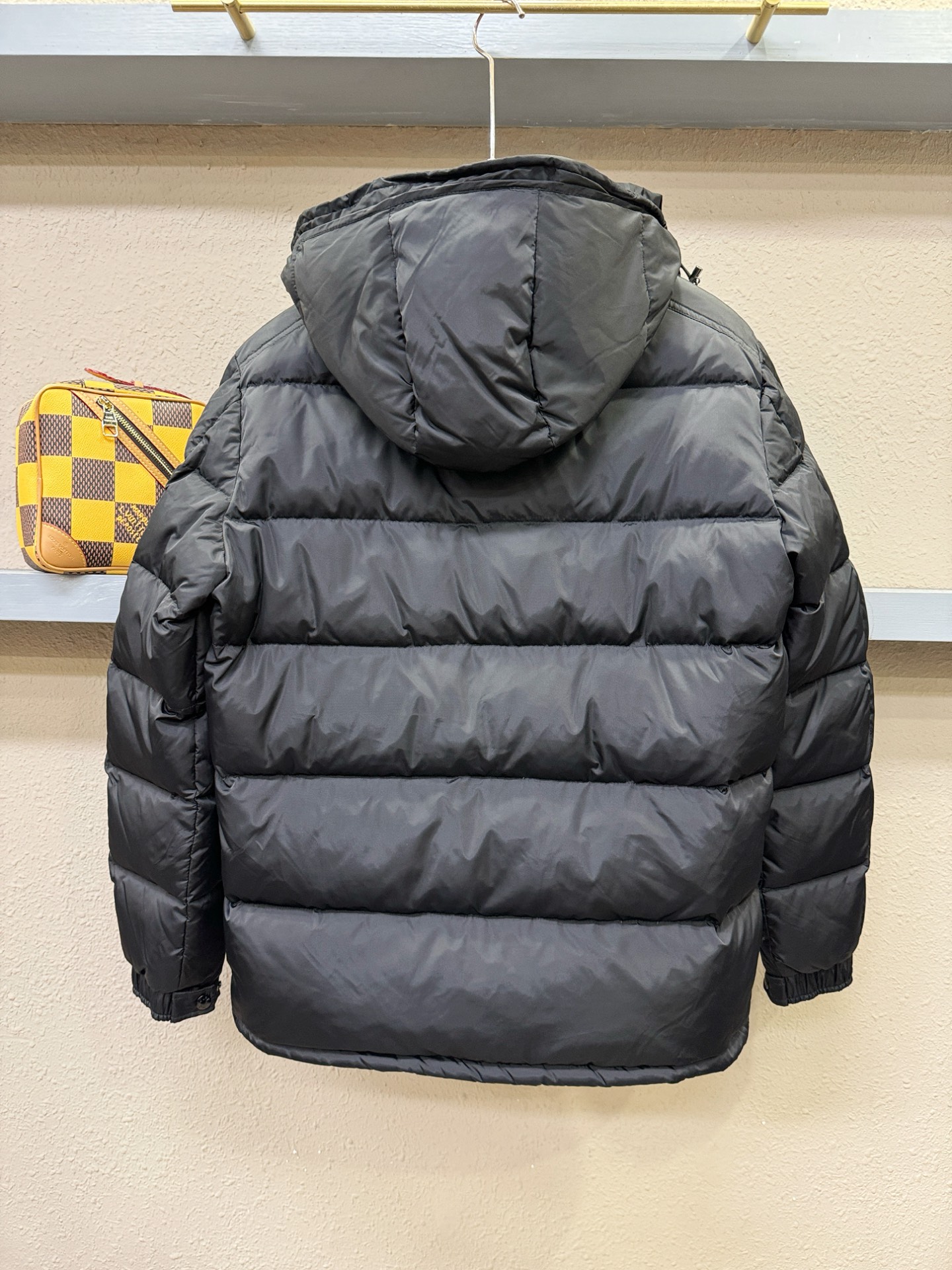 Moncler蒙口 2025新款羽绒服，秀场新品，品相非常完美，专柜高科技防水面料，内里90%白鹅绒填充