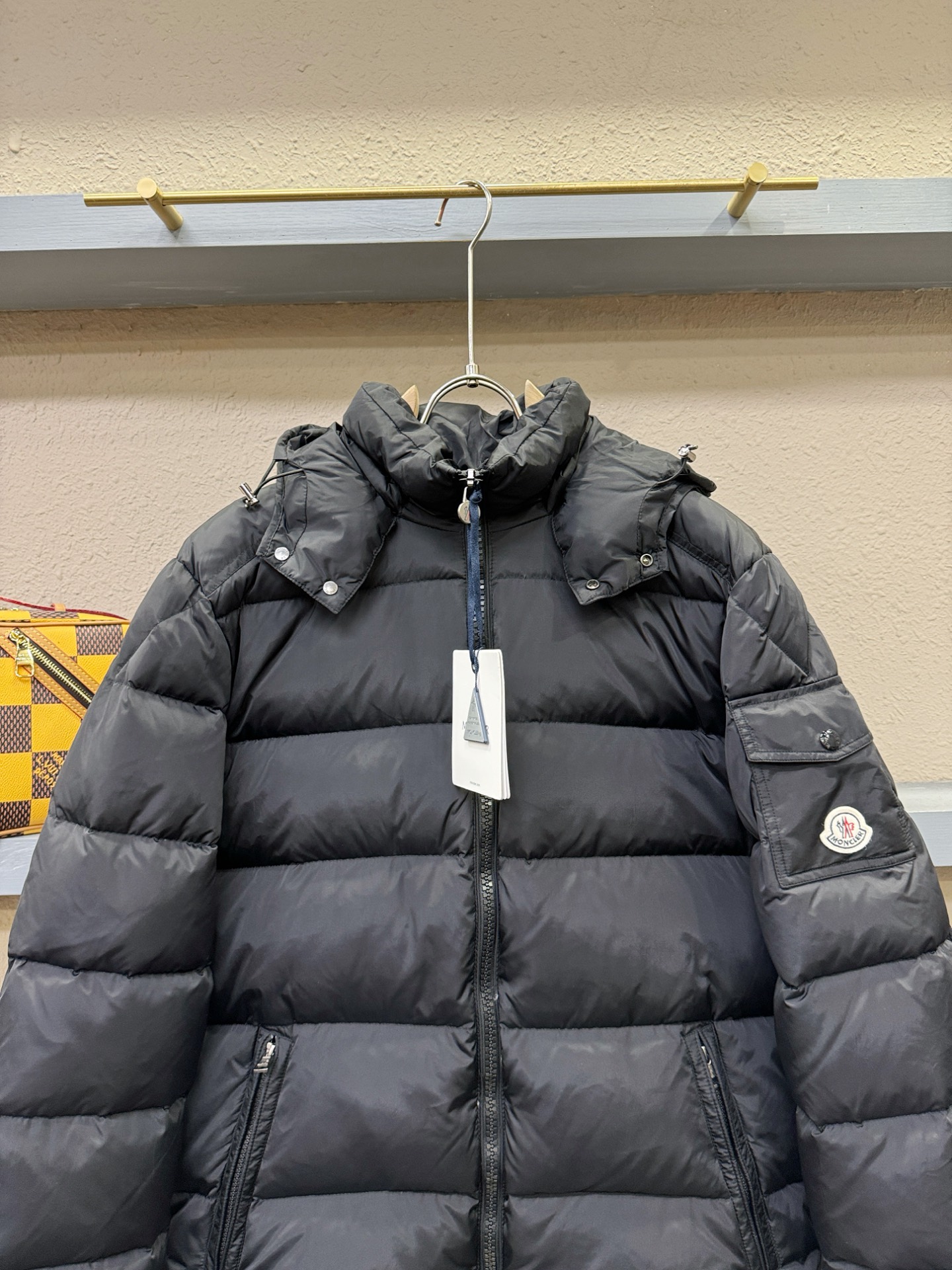 Moncler蒙口 2025新款羽绒服，秀场新品，品相非常完美，专柜高科技防水面料，内里90%白鹅绒填充